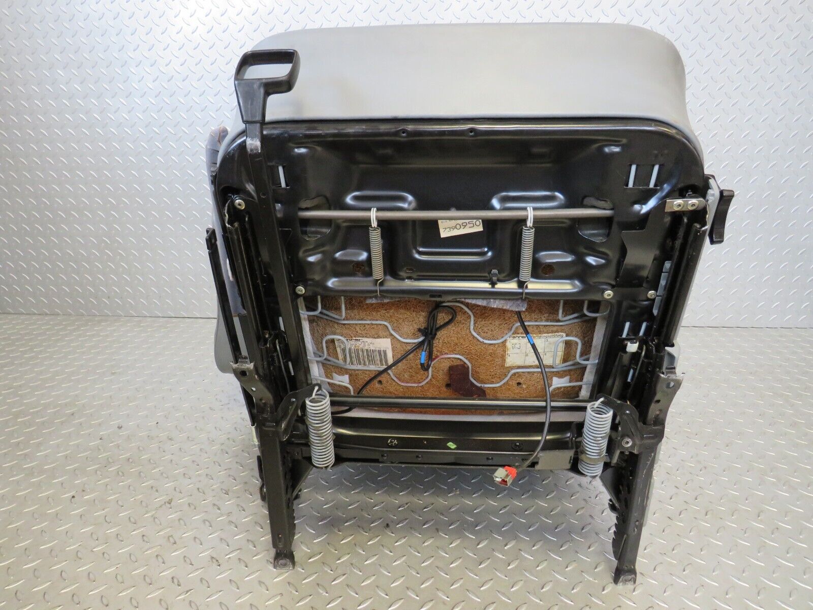 25700 Mercedes-Benz W124 280E Front Left Seat Leather Grey