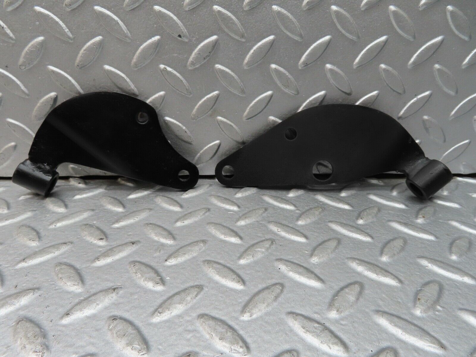 18750 Mercedes-Benz W120 W121 Ponton Engine Mount Bracket Left & Right