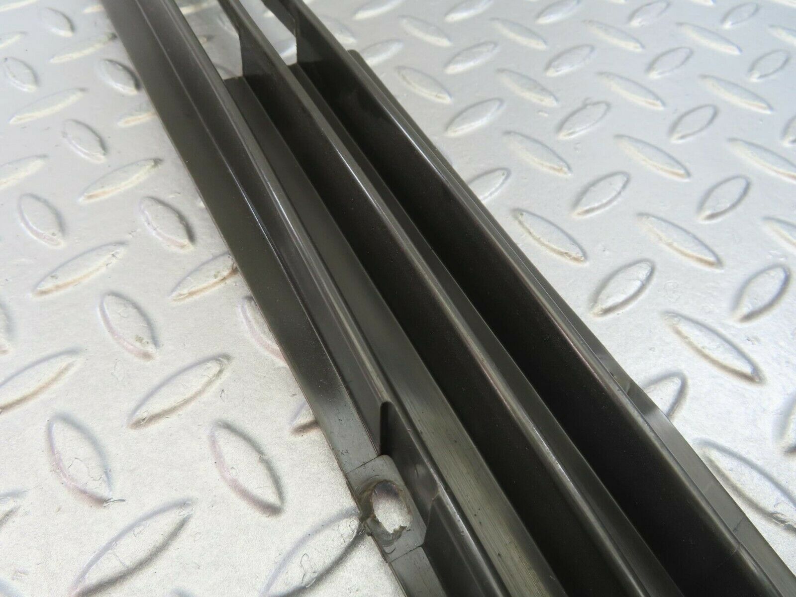 8860 Mercedes-Benz W115 Front Lower Grill Left