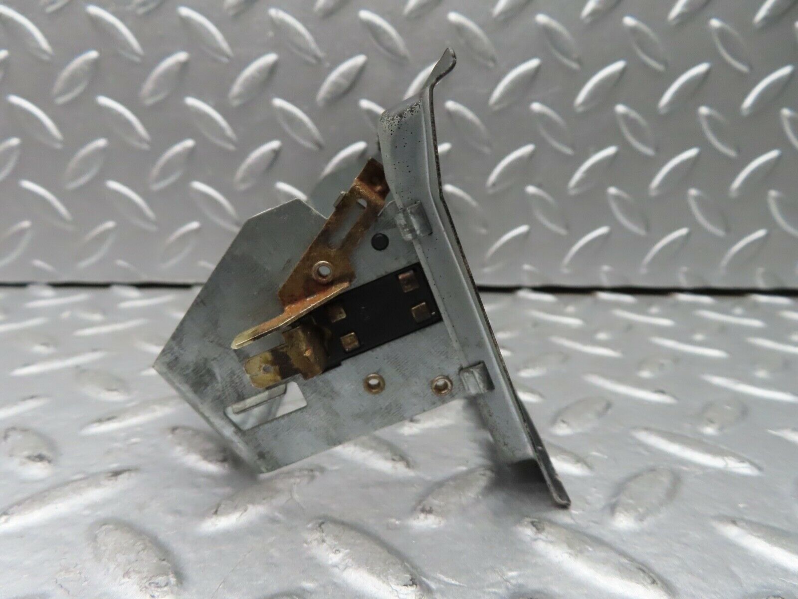 21185 Mercedes-Benz W123 230E Centre Console Ashtray Frame