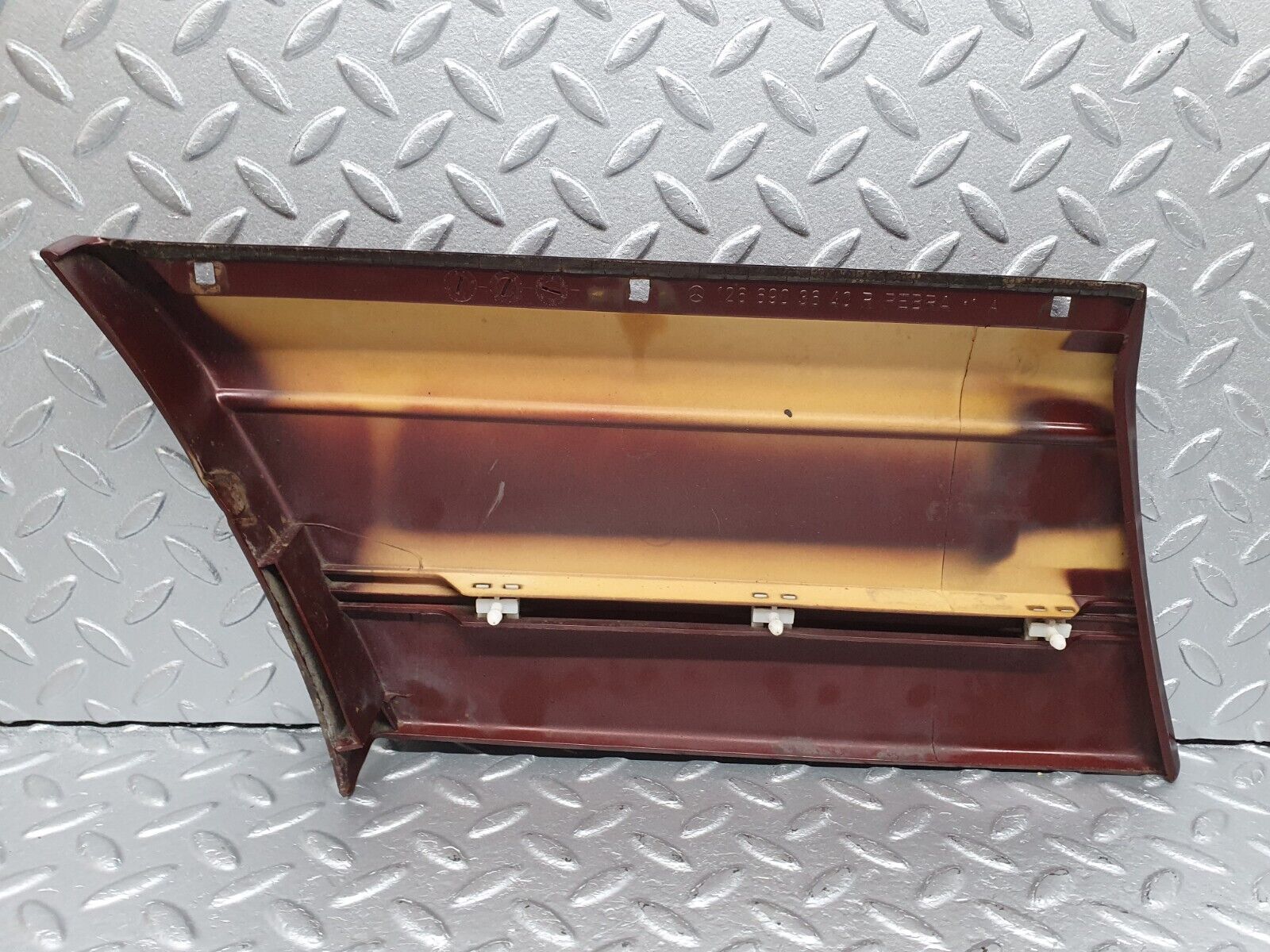 40939 Mercedes-Benz W126 300SE Front Right Fender Wing Moulding Trim 1266903640