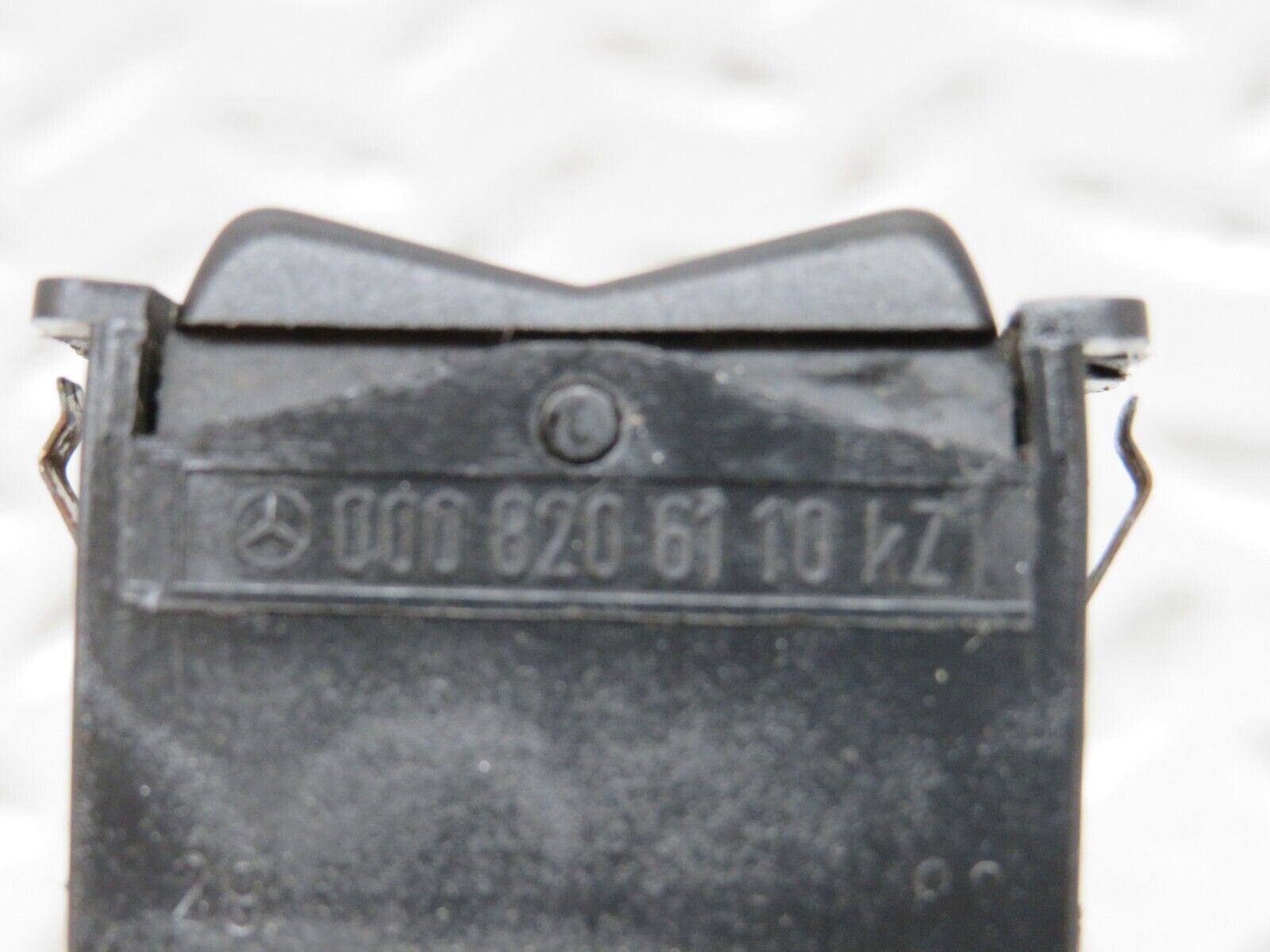 28168 Mercedes-Benz W123 280E Rear Windscreen Defroster Switch 0008206110