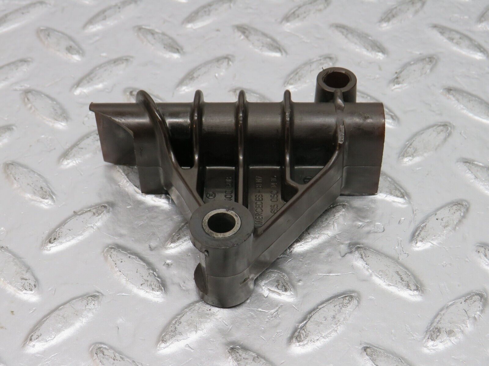 0885 Mercedes-Benz W123 240D Timing Chain Guide Rail 6150501416