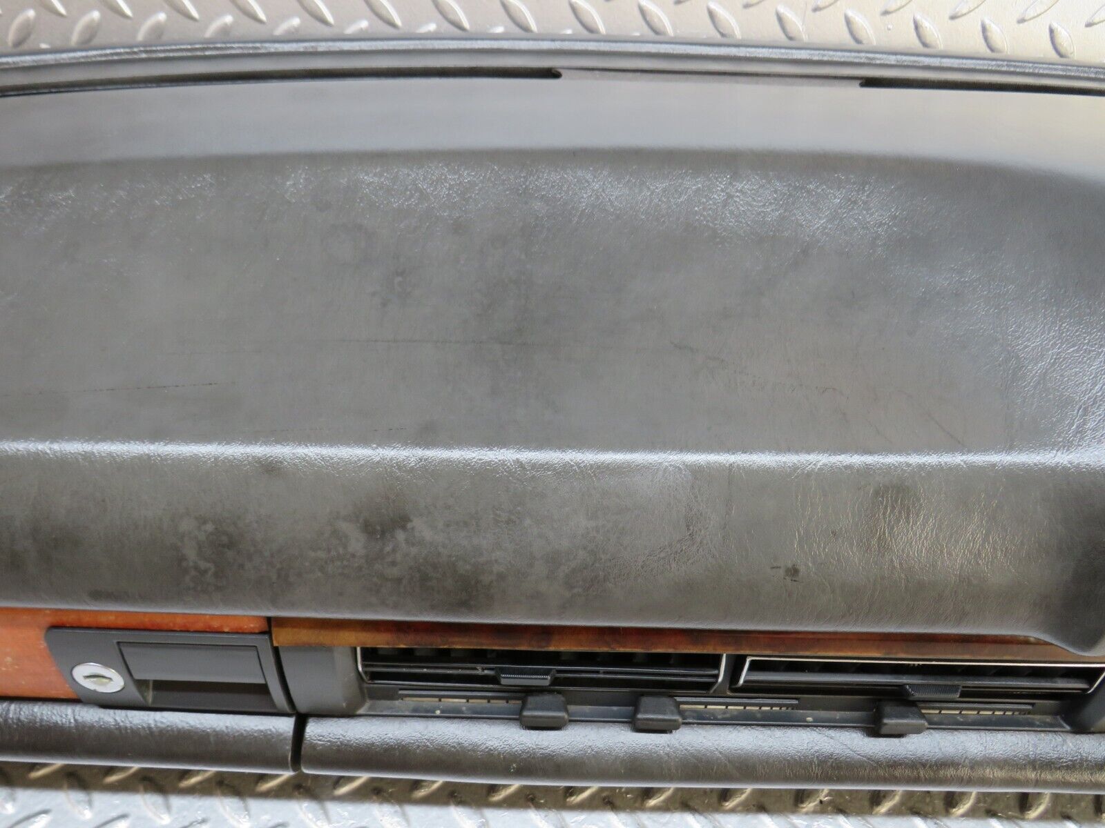 37158 Mercedes-Benz C126 420SEC Coupe Dashboard Black