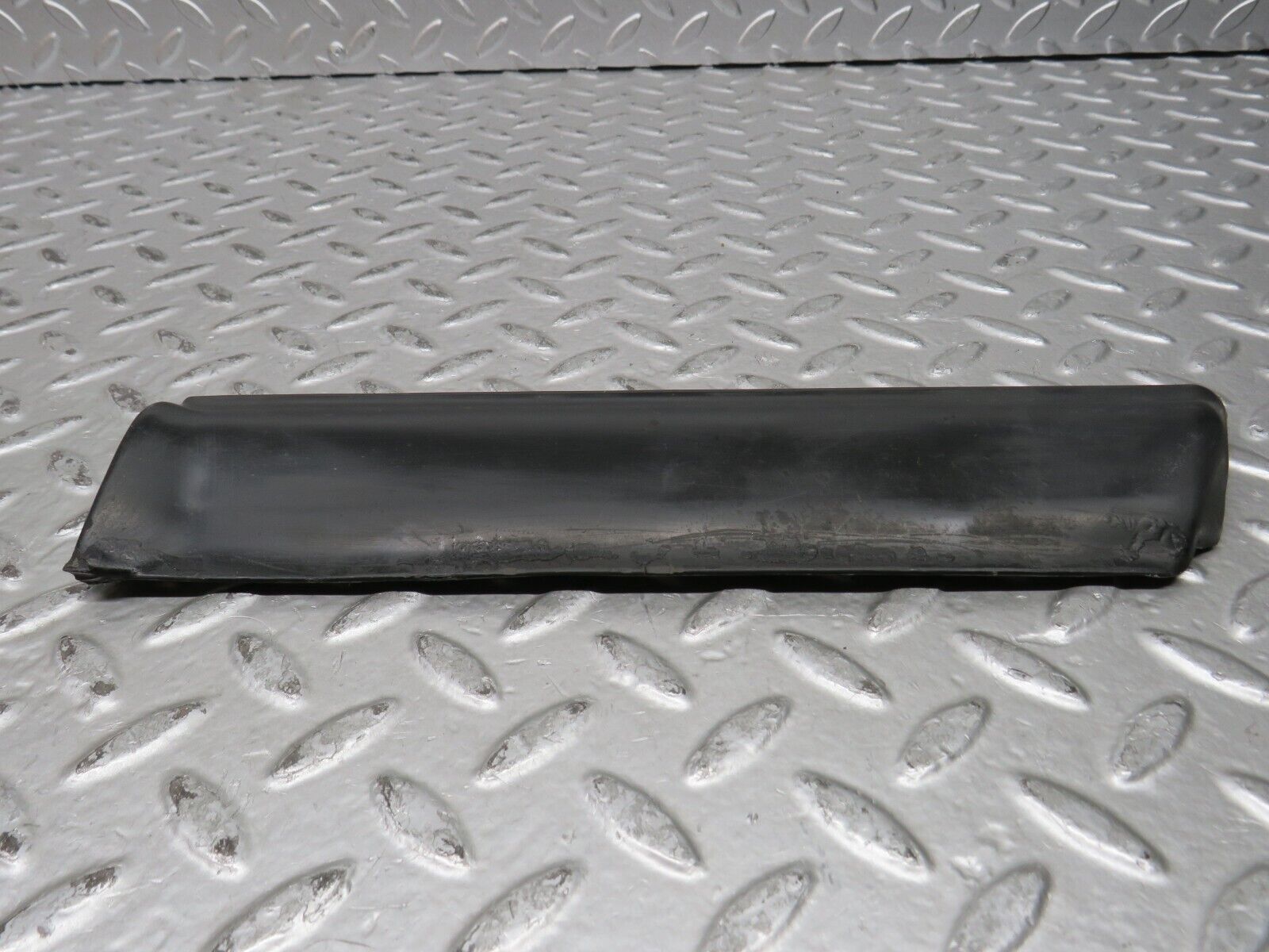 28617 Mercedes-Benz W123 280E Front Right Fender Wing Lower Moulding Trim