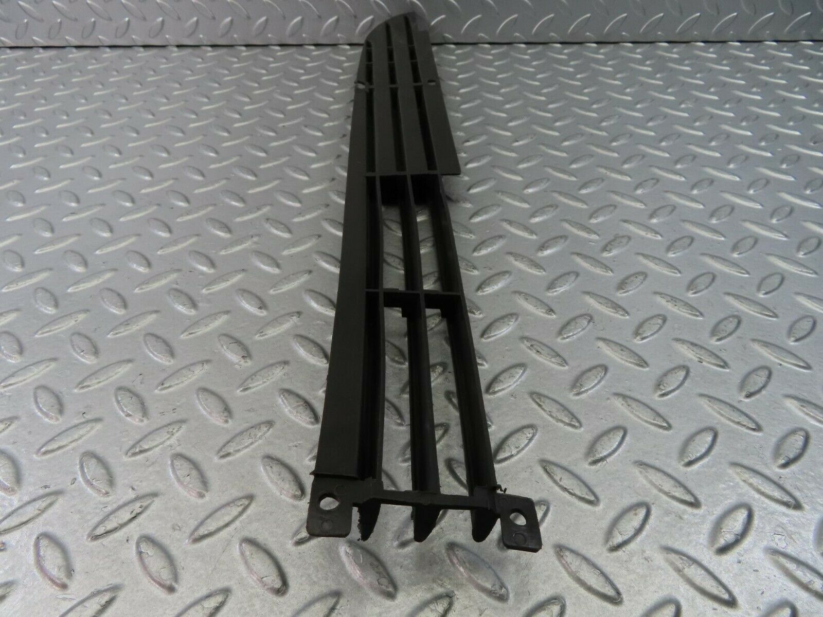 9012 Mercedes-Benz W115 Front Lower Grill Left