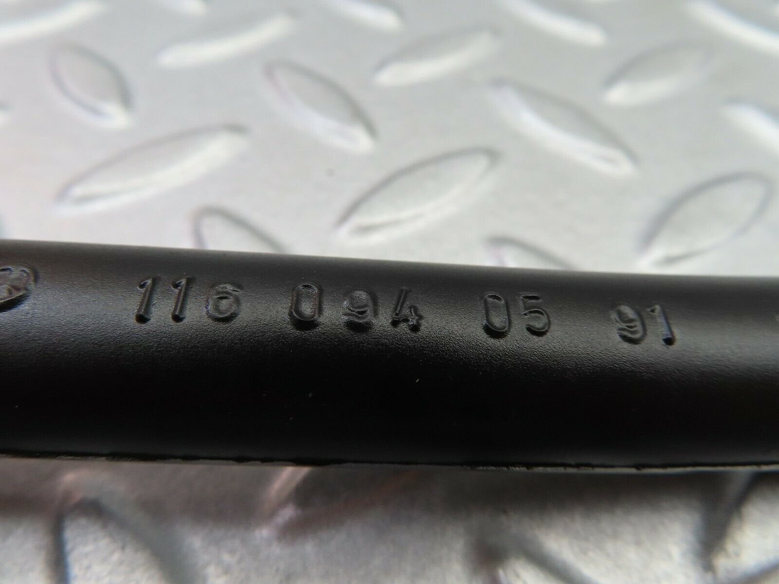 6159 Mercedes-Benz W126 380SE Air Hose For Valve Cover 1160940591