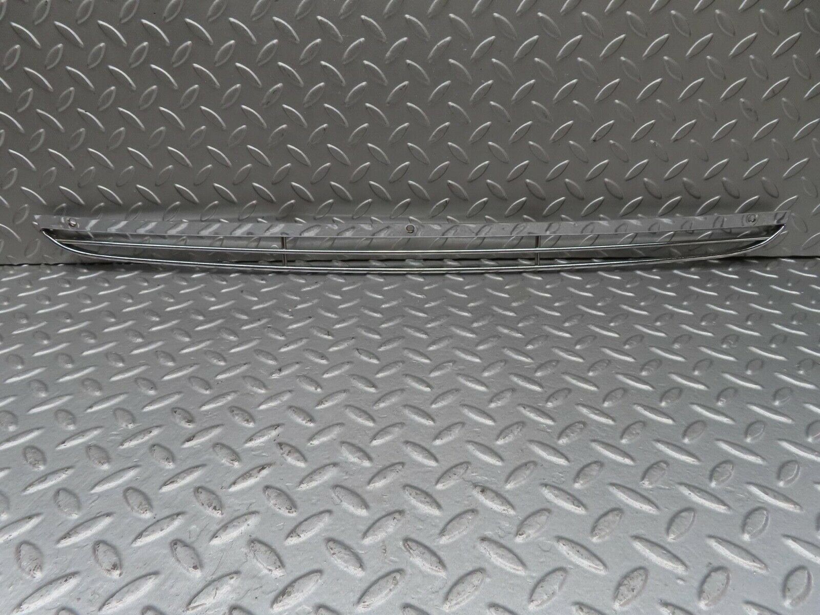 13082 Mercedes-Benz W111 220S Air Intake Chrome Grill