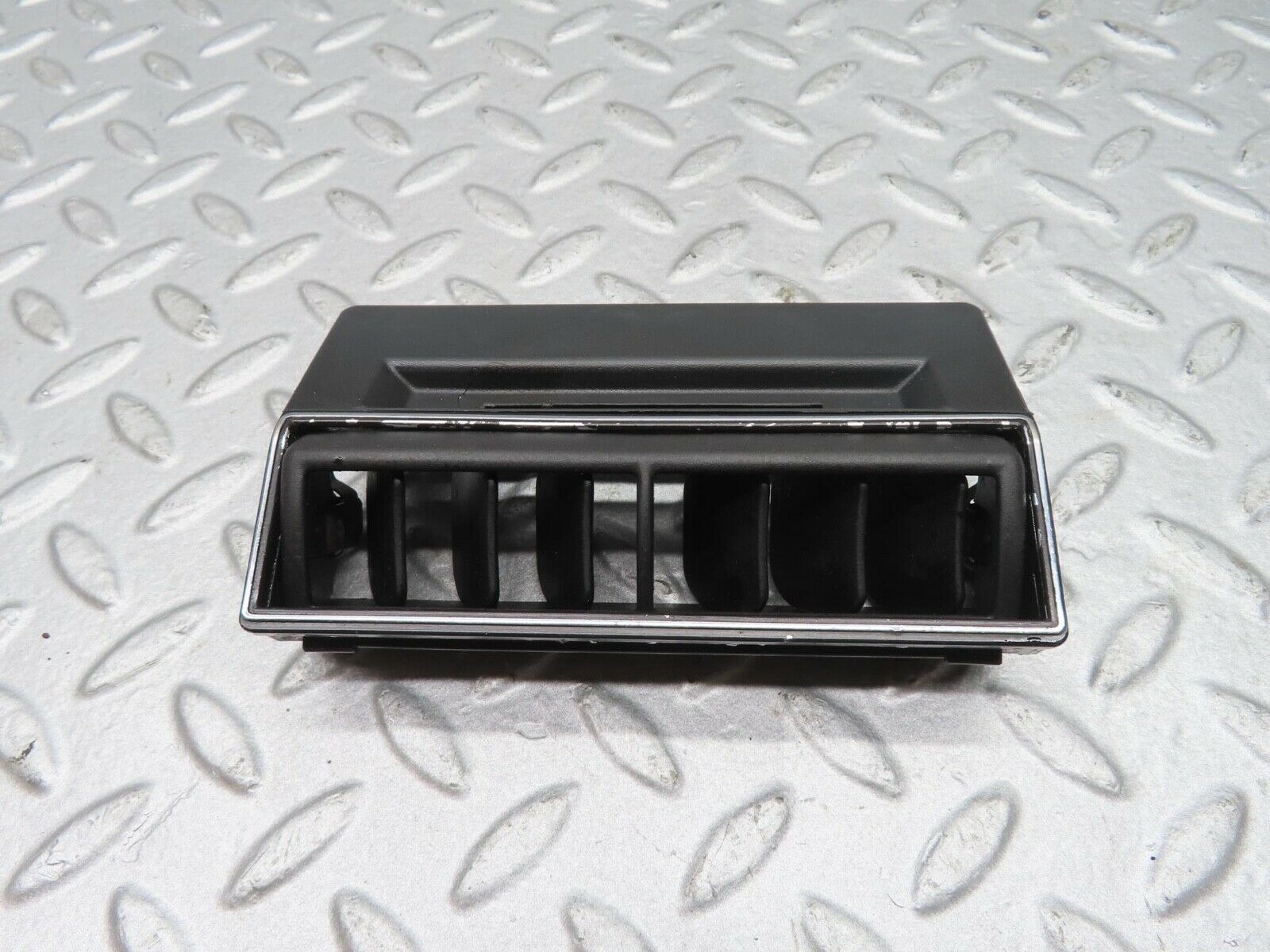 16160 Mercedes-Benz W126 Rear Centre Console Air Vent 1268300013