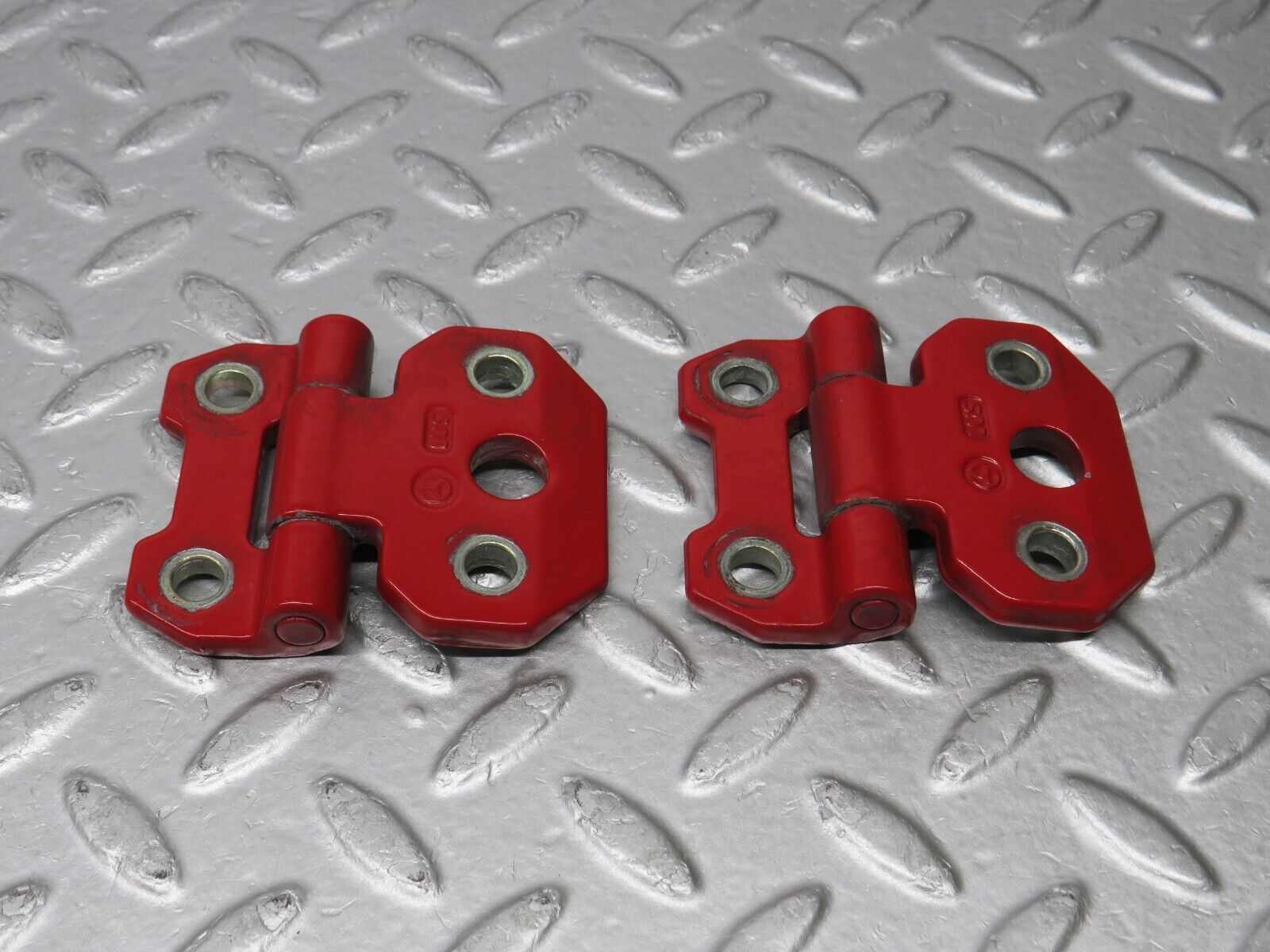 38800 Mercedes-Benz W201 190E 2.6L Door Hinge Right Side