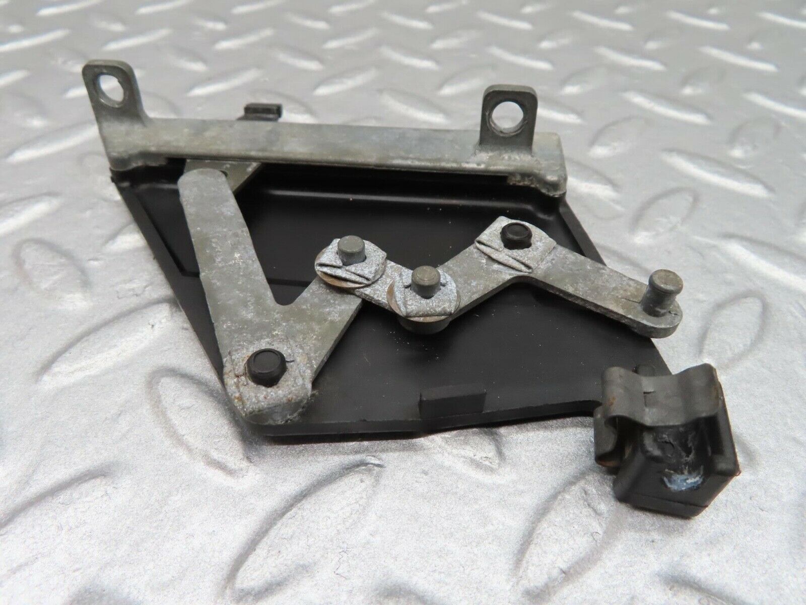 14000 Mercedes-Benz C107 280SLC Air Vent Control Lever Left 1078300385