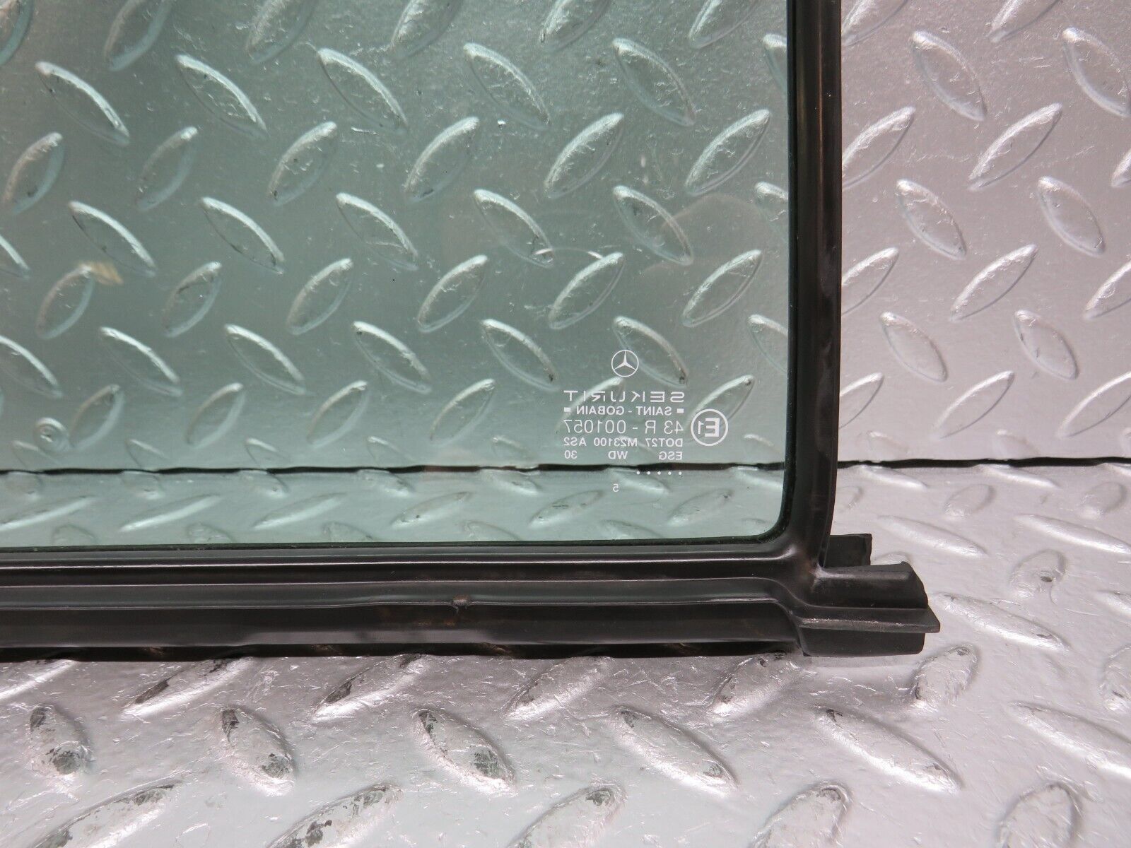 32035 Mercedes-Benz W123 230E Rear Left Quarter Window Glass 1237350124