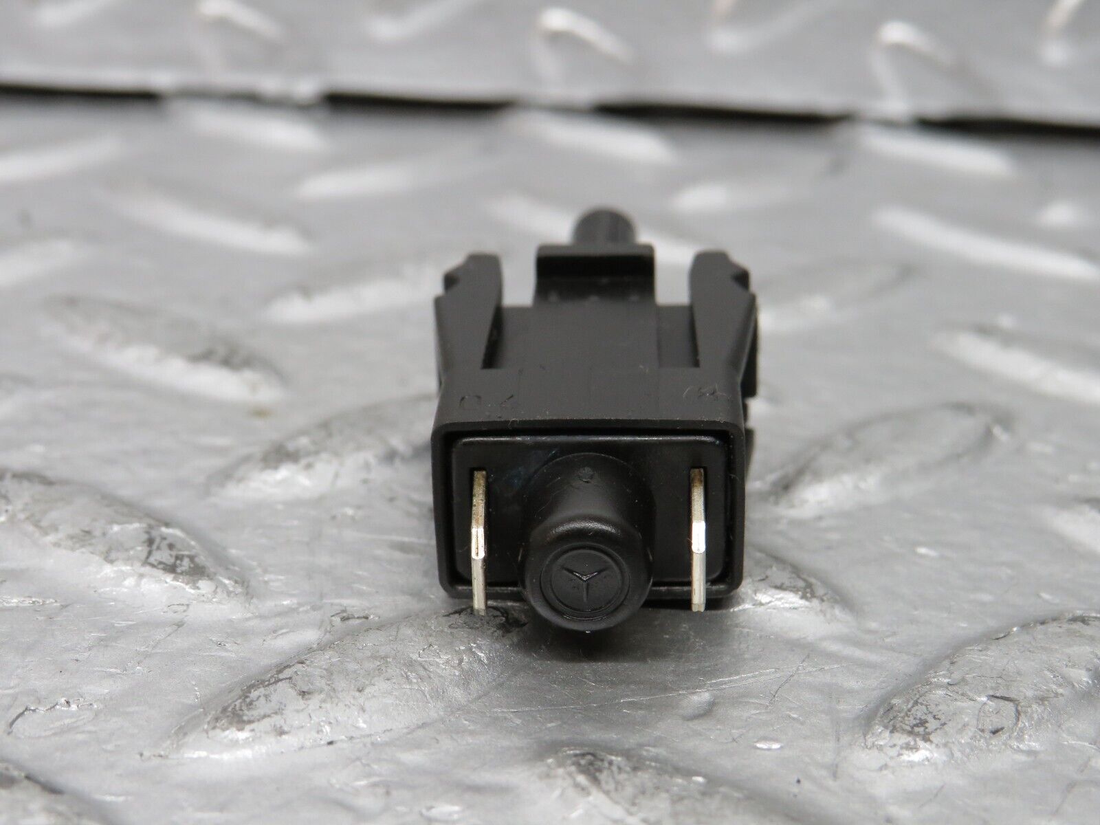 24904 Mercedes-Benz W140 S320 Door Contact Switch 0015458714