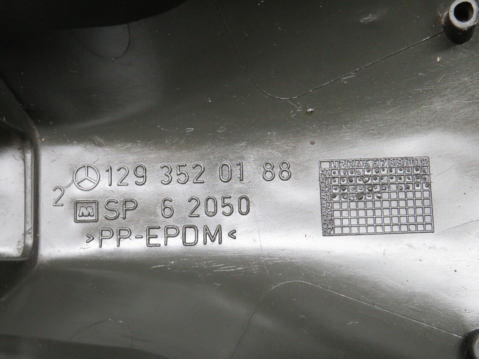 38761 Mercedes-Benz W201 190E 2.6L Rear Control Arm Cover 2x 1293520188