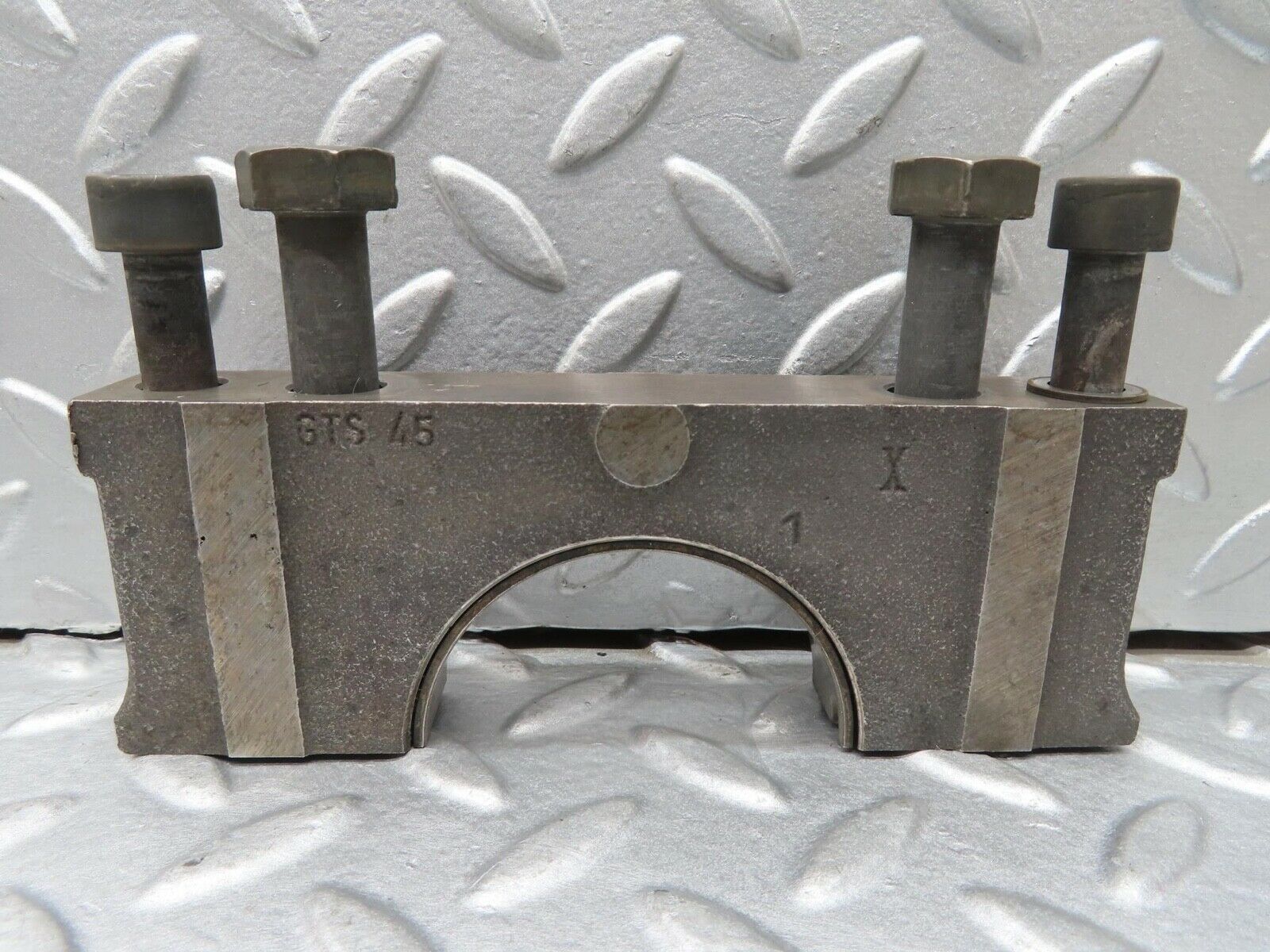 16542 Mercedes-Benz C107 350SLC Coupe Crankshaft Bearing Holder Block 1160110312