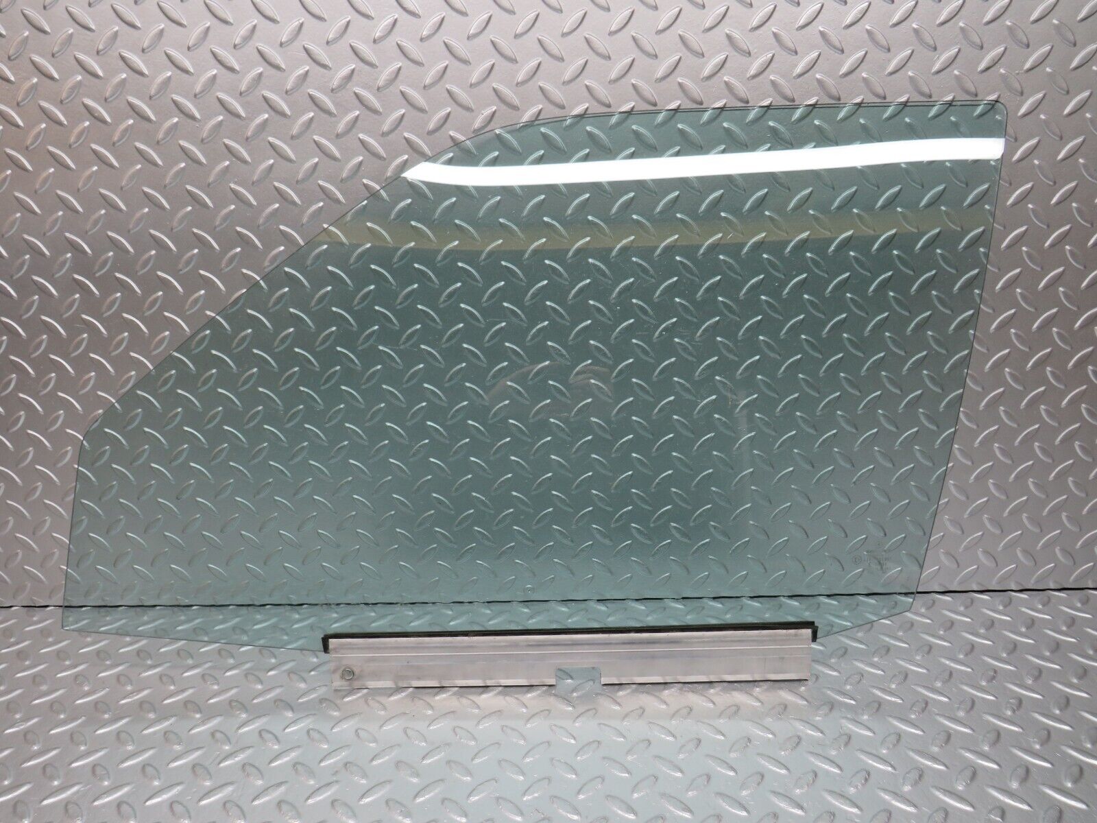 30930 Mercedes-Benz W201 190E 2.0L Front Left Door Window Glass