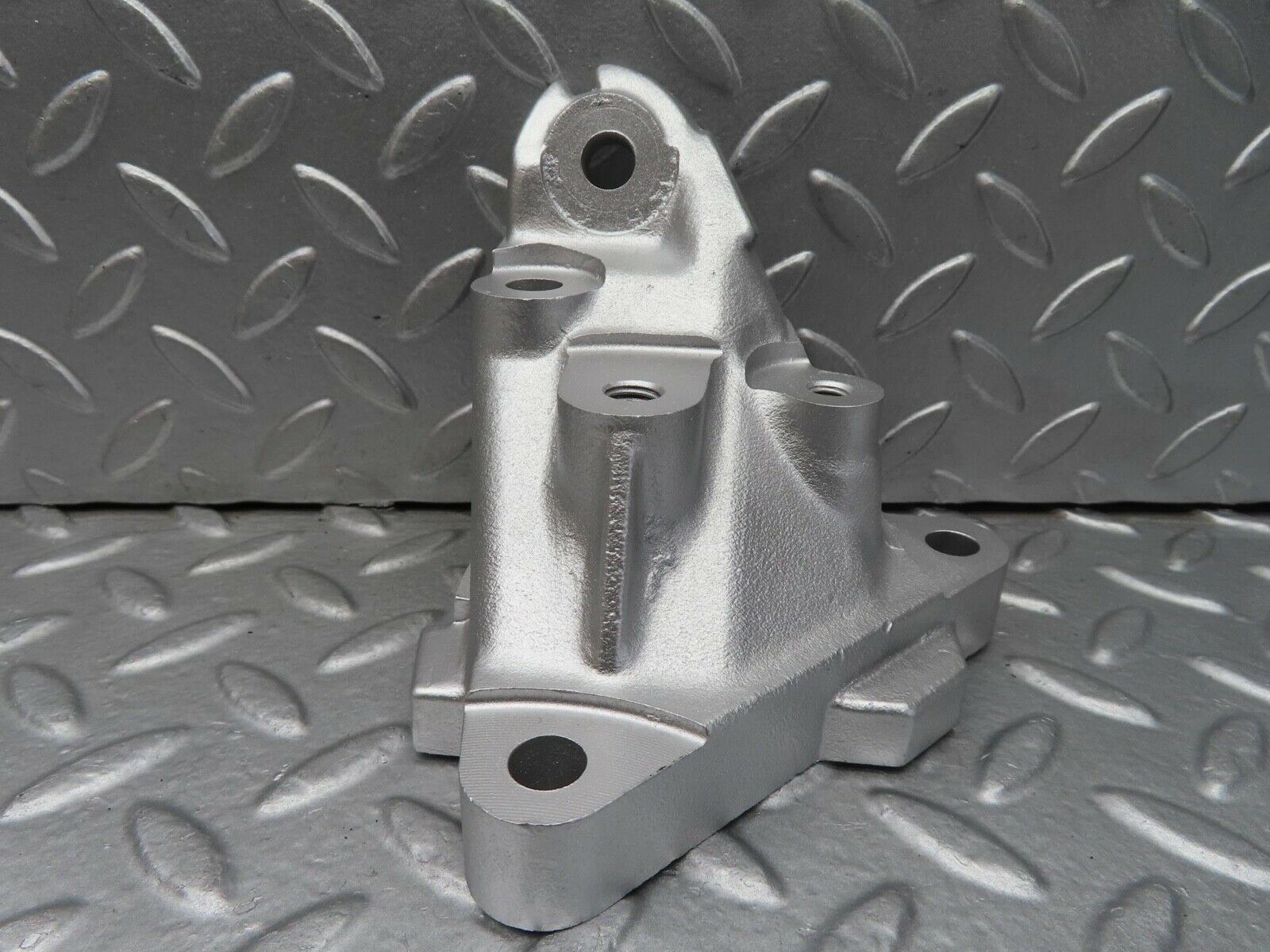 14763 Mercedes-Benz W201 190E Engine Mount Bracket Left Side 1022234104