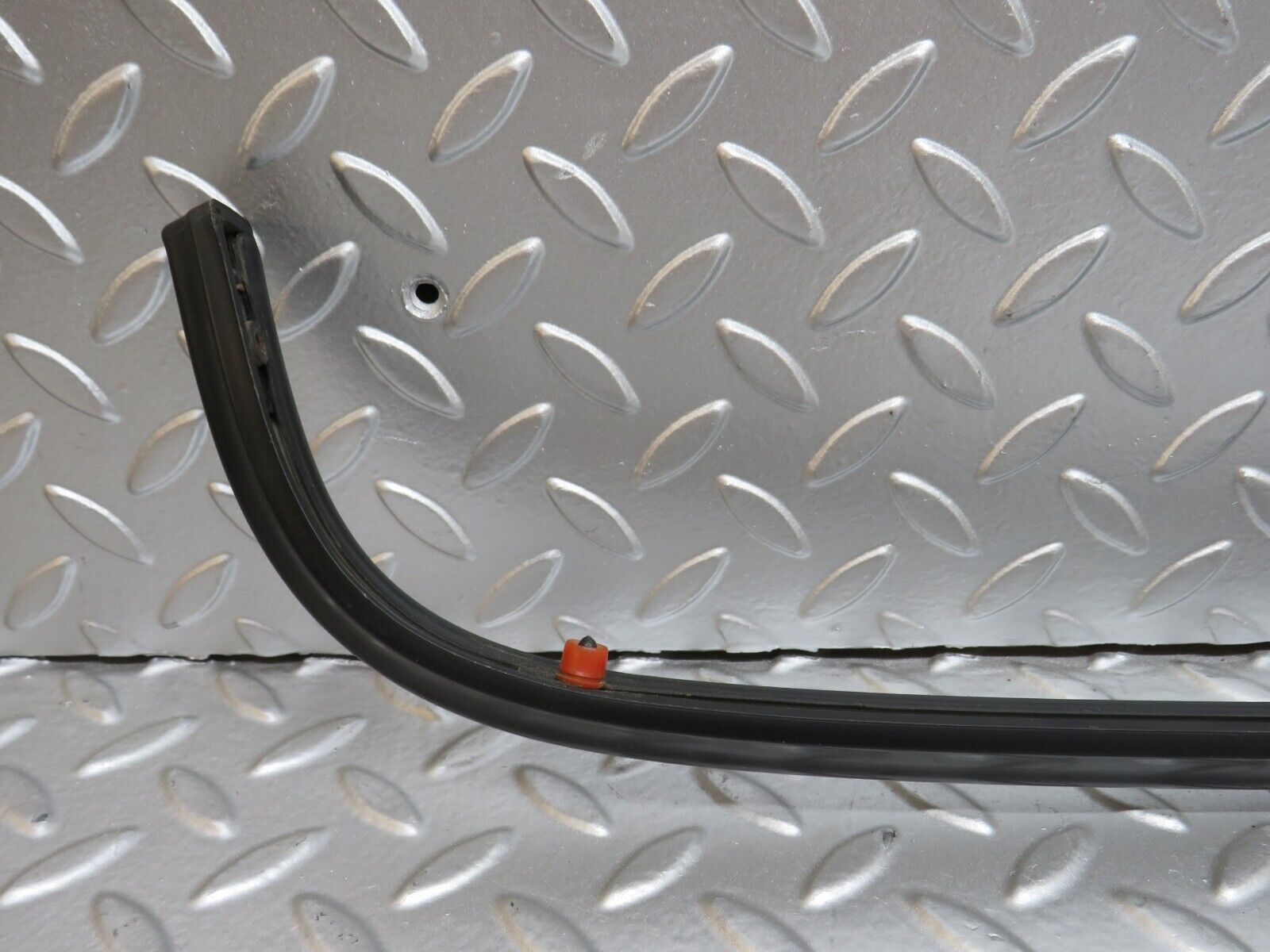 27959 Mercedes-Benz W123 280E Rear Left Fender Wing Centre Moulding Trim