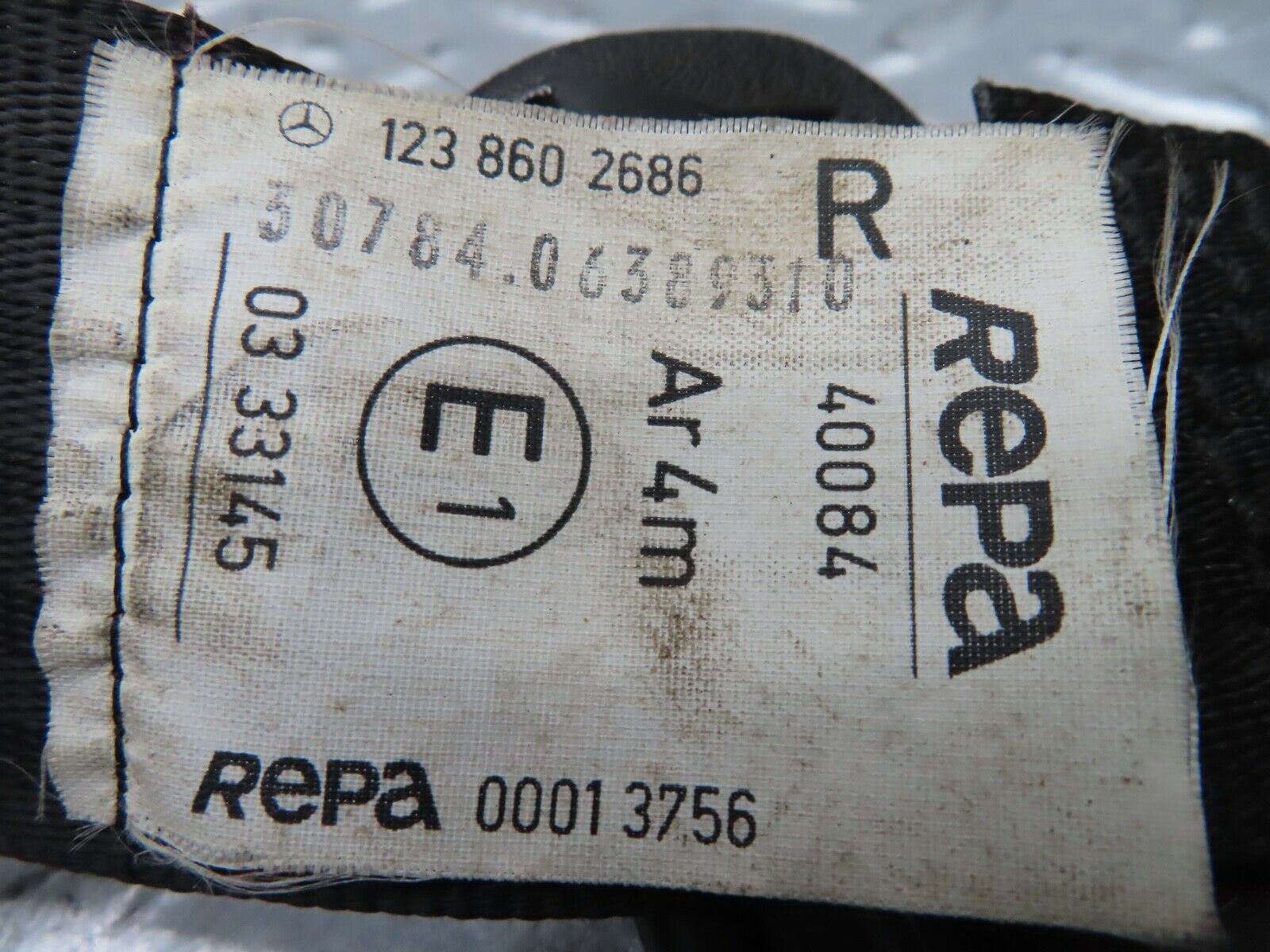 21239 Mercedes-Benz W123 230E Front Right Seat Belt 1238602686