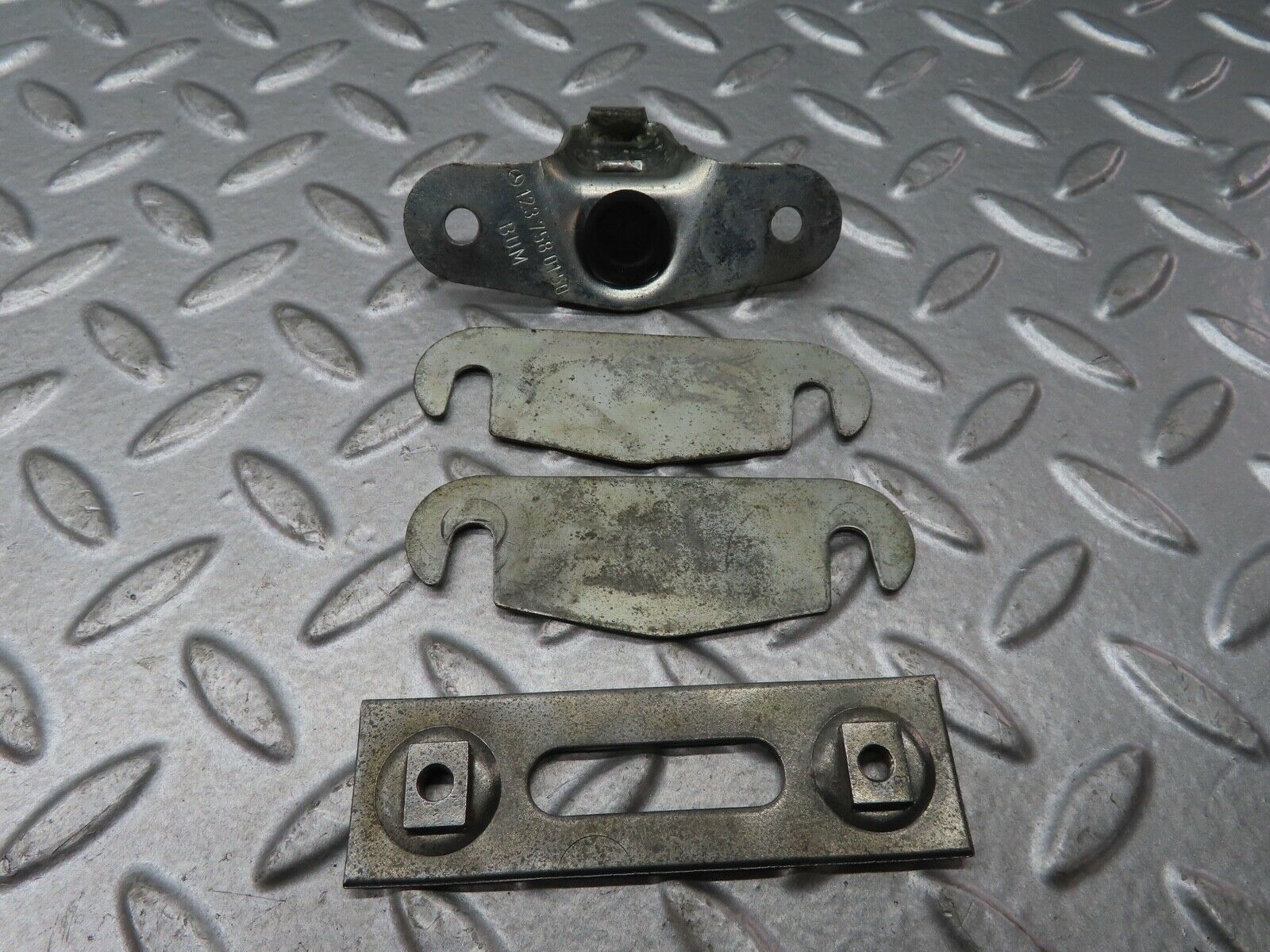 19208 Mercedes-Benz W123 300D Trunk Lock Latch 1237580150