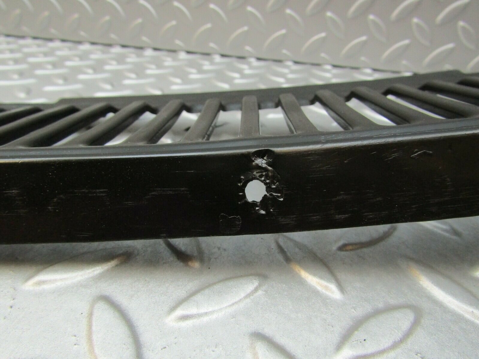 3344 Mercedes-Benz W115 220D External Air Ventilation Grille