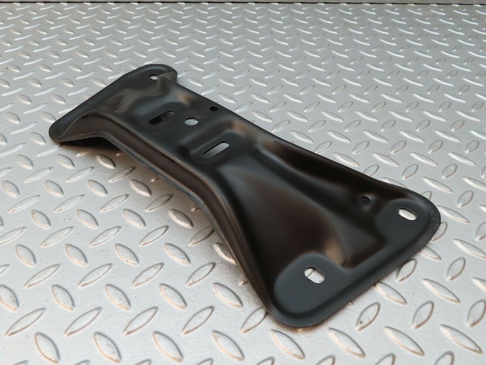 3975 Mercedes-Benz S123 200T Wagon Gearbox Mount Bracket