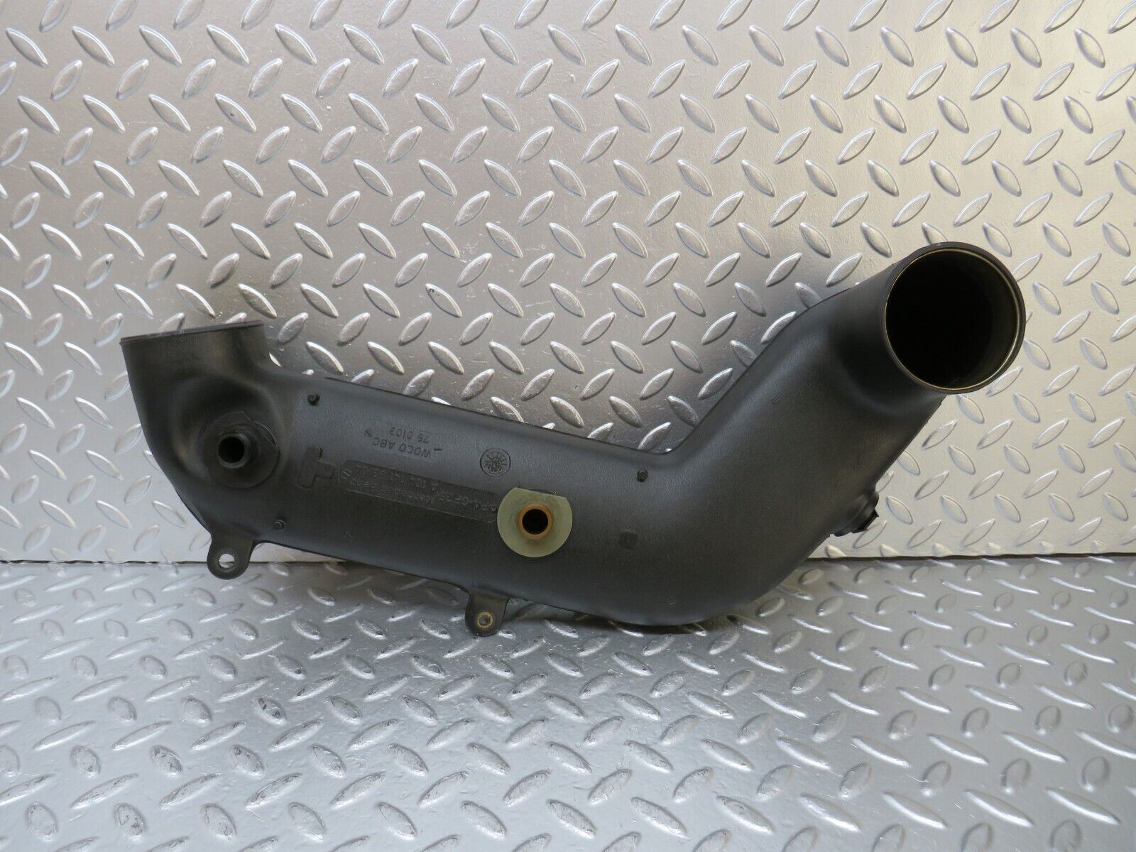 25757 Mercedes-Benz W124 280E Air Intake Pipe 1111400012