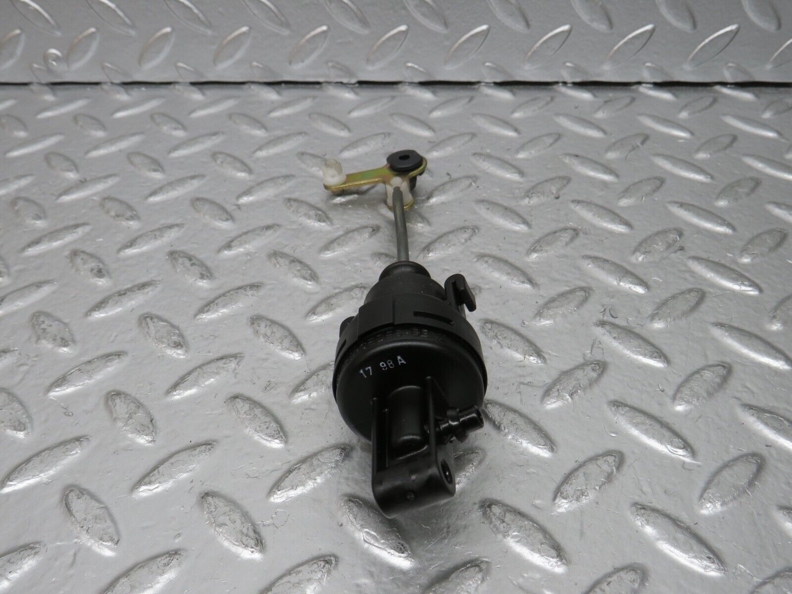 24963 Mercedes-Benz W140 S320 Left Door Lock Vacuum Actuator 400139