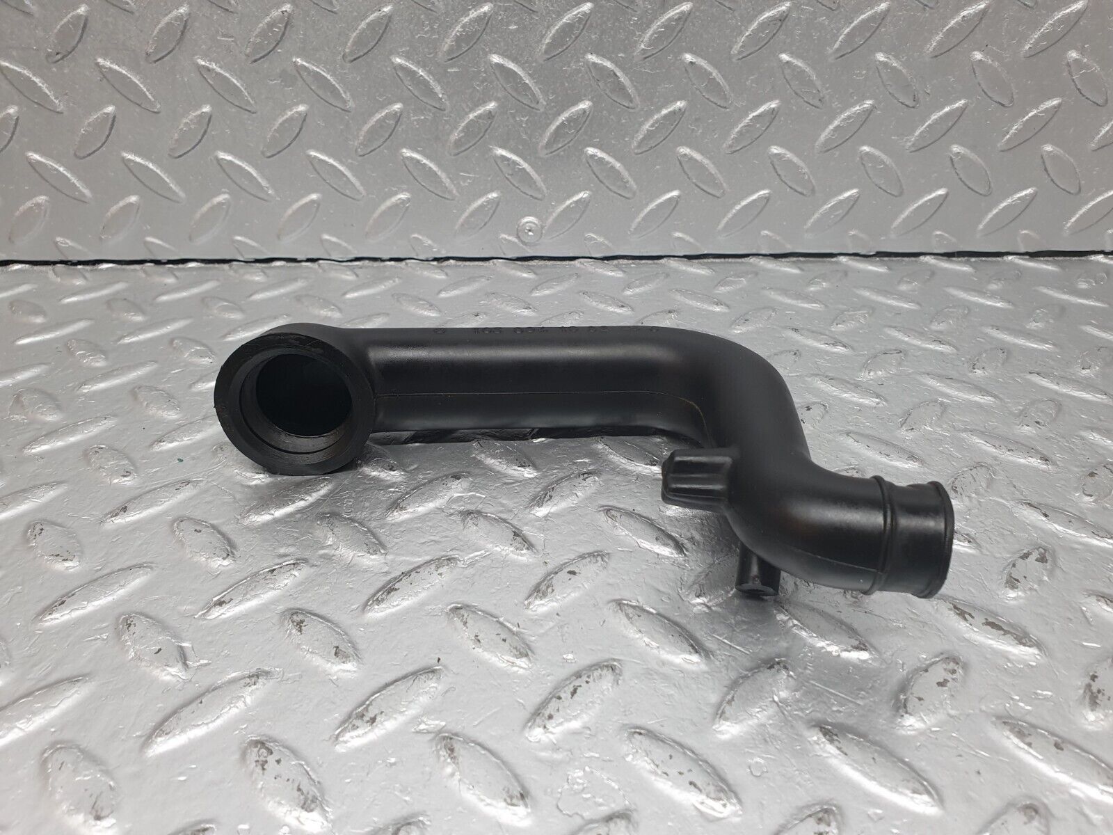 40982 Mercedes-Benz W126 300SE Crank Case Breather Hose 1030941082