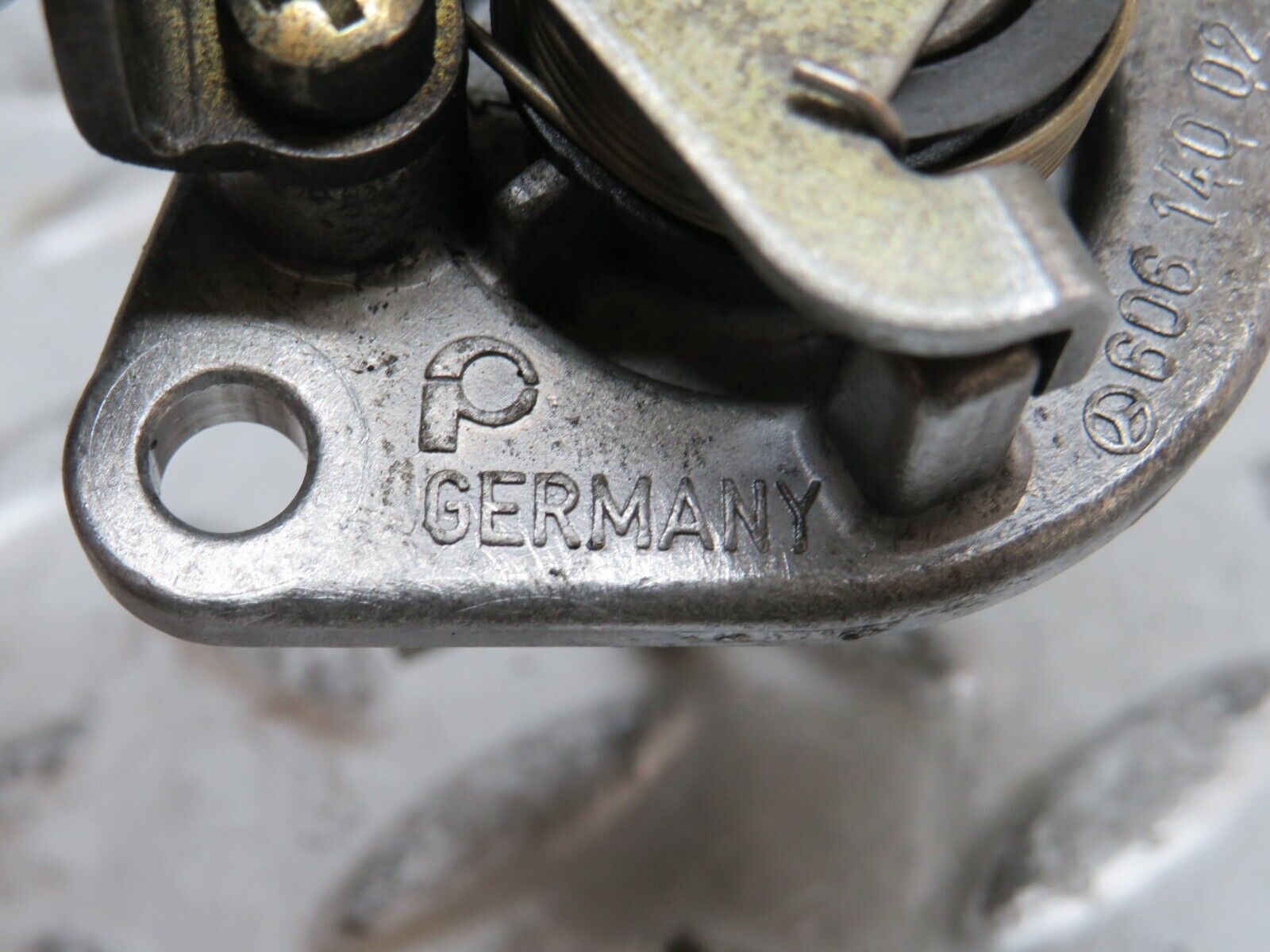 27814 Mercedes-Benz S124 300TE Wagon Intake Valve Pierburg 6061400231