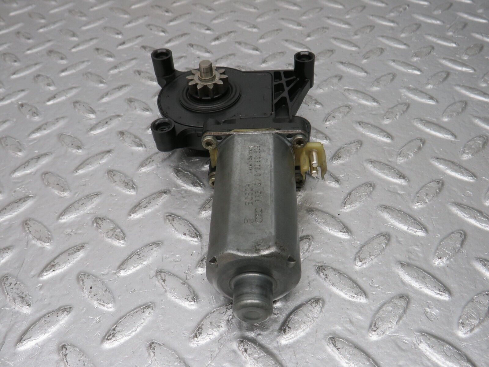 33412 Mercedes-Benz W202 C180 Window Regulator Motor Front Right 0130821639