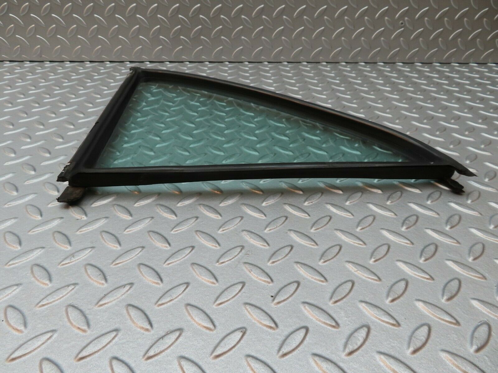 4466 Mercedes-Benz W123 230E Rear Right Quarter Glass