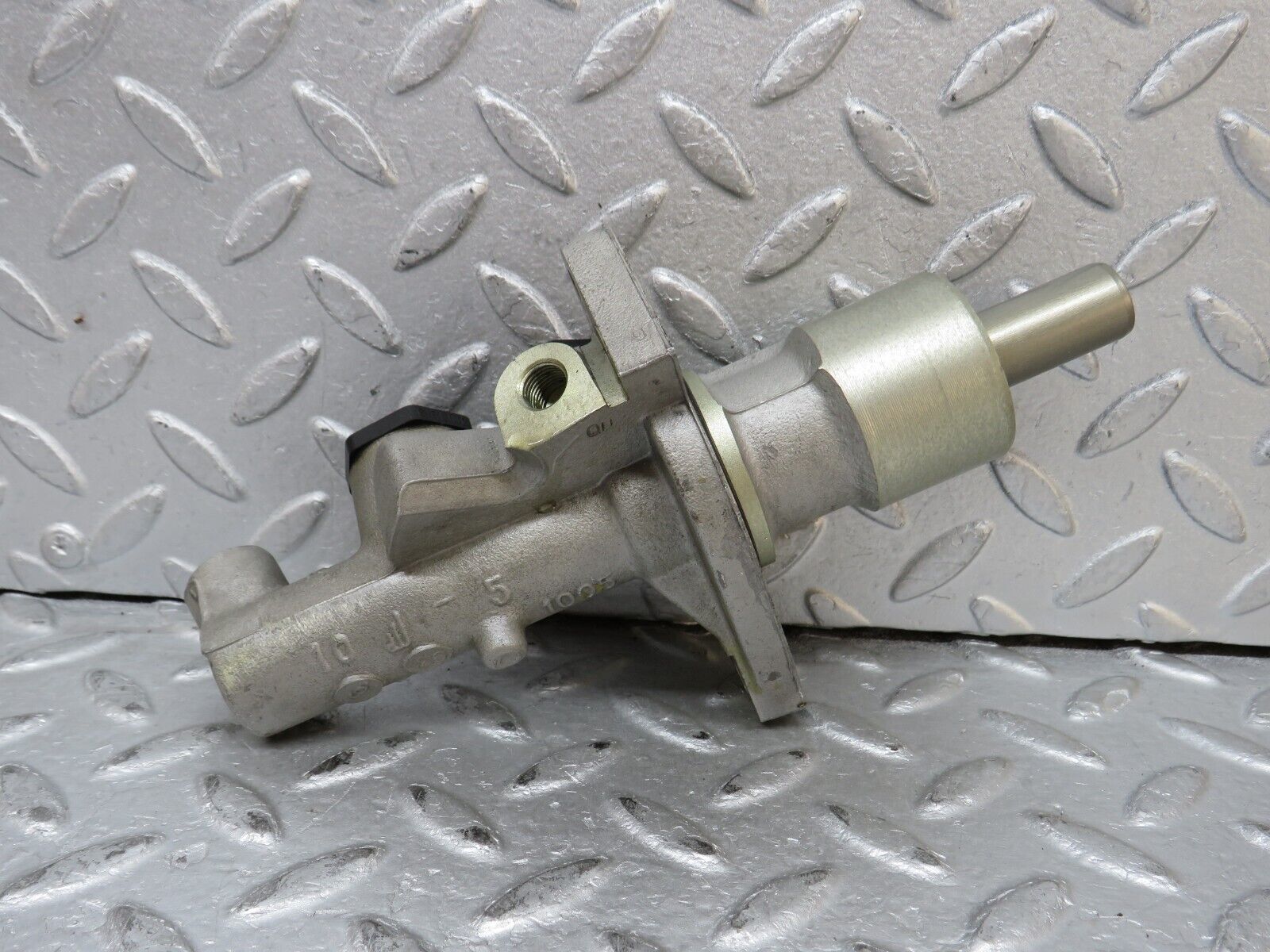 37931 Mercedes-Benz A124 320E Cabriolet Brake Master Cylinder Girling