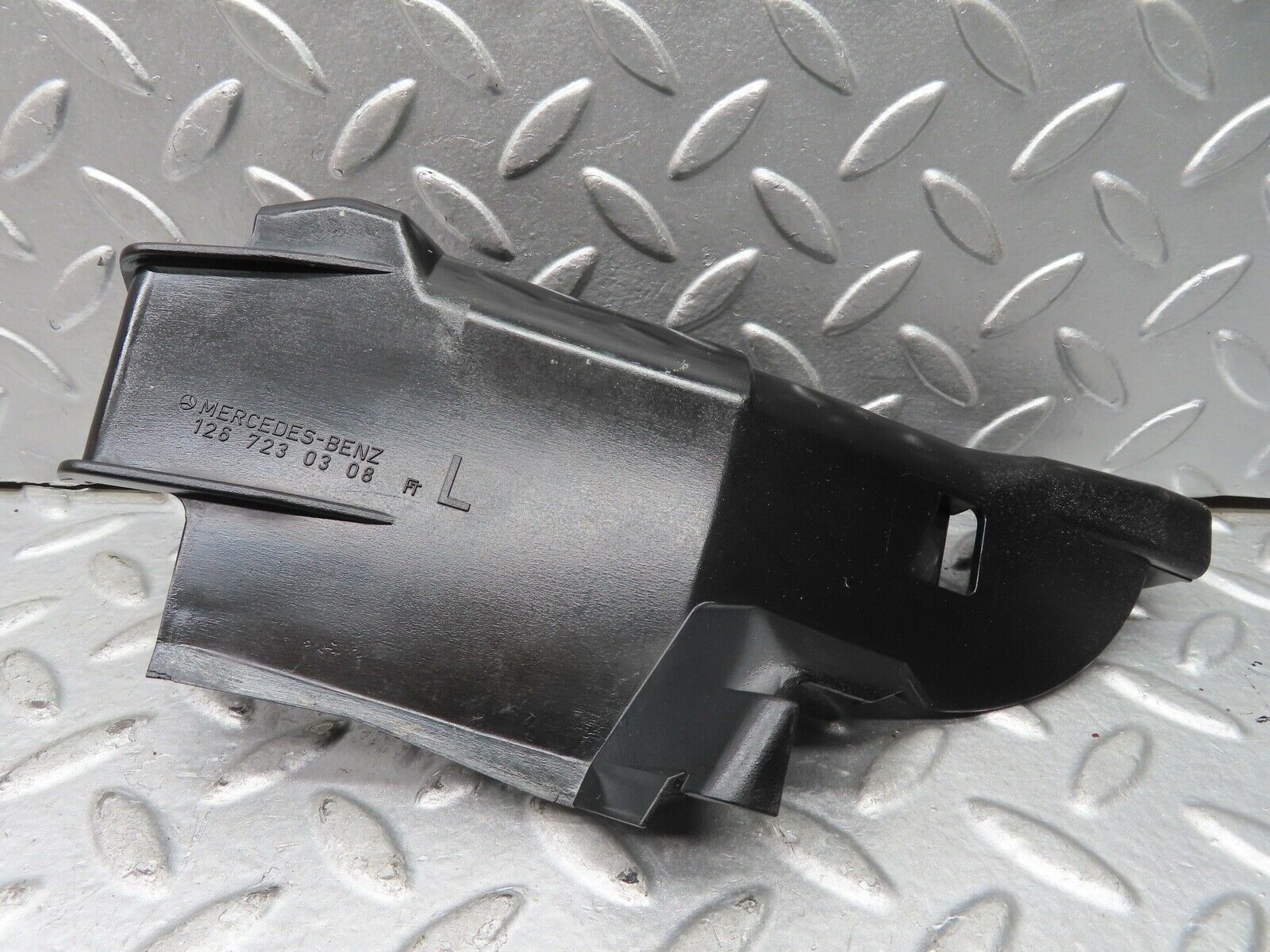 21627 Mercedes-Benz W126 300SE Front Left Door Lock Inner Cover 1267230308