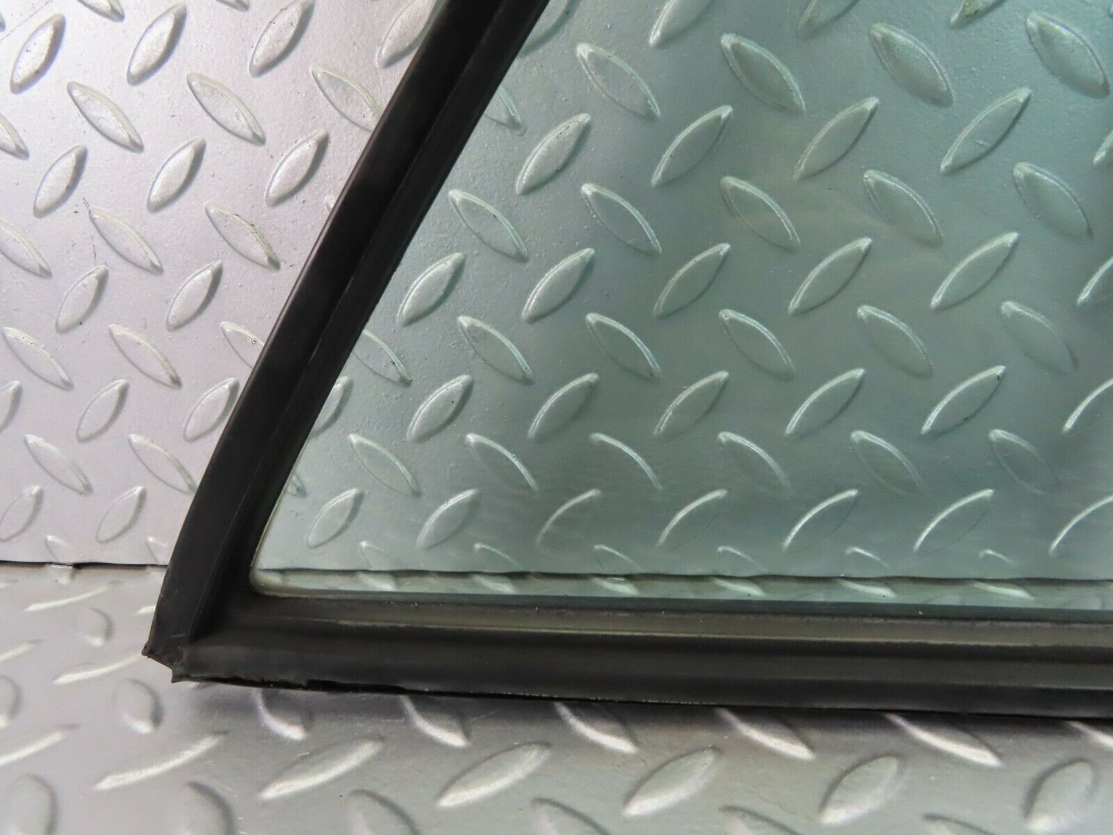 7257 Mercedes-Benz W116 450SE Rear Right Quarter Window