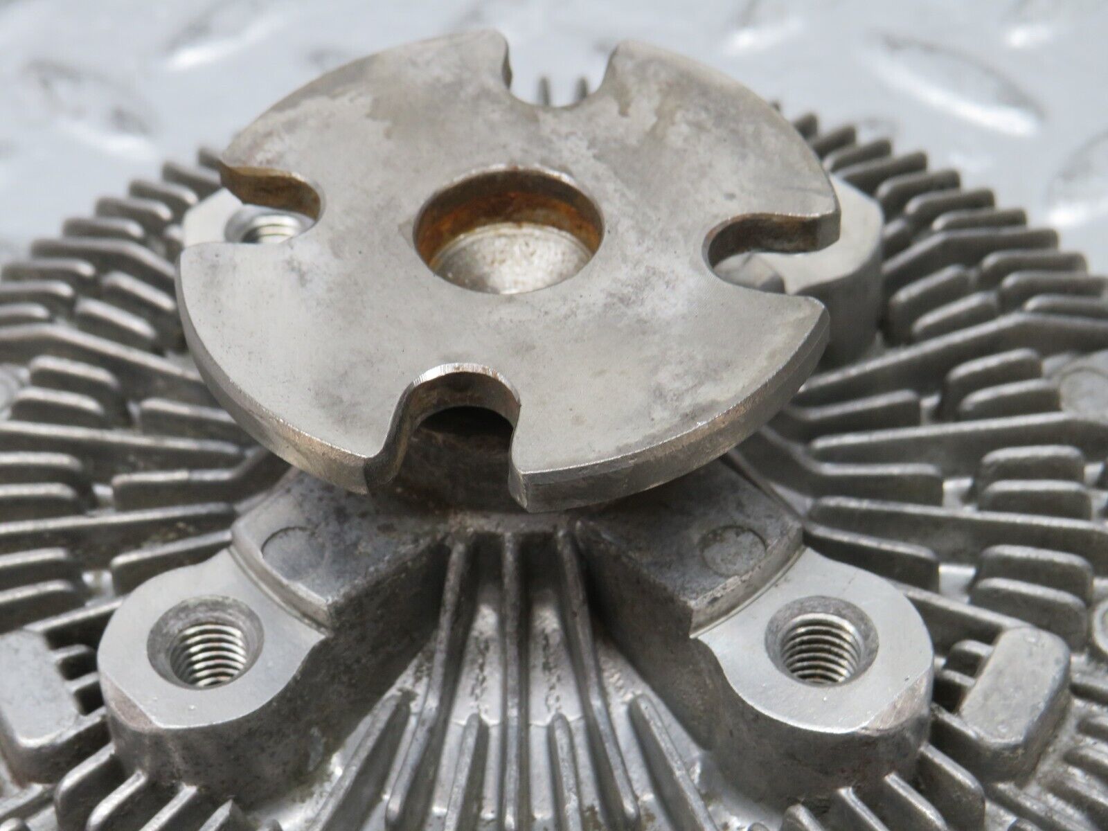 32889 Mercedes-Benz W123 300D Engine Cooling Fan Clutch Behr