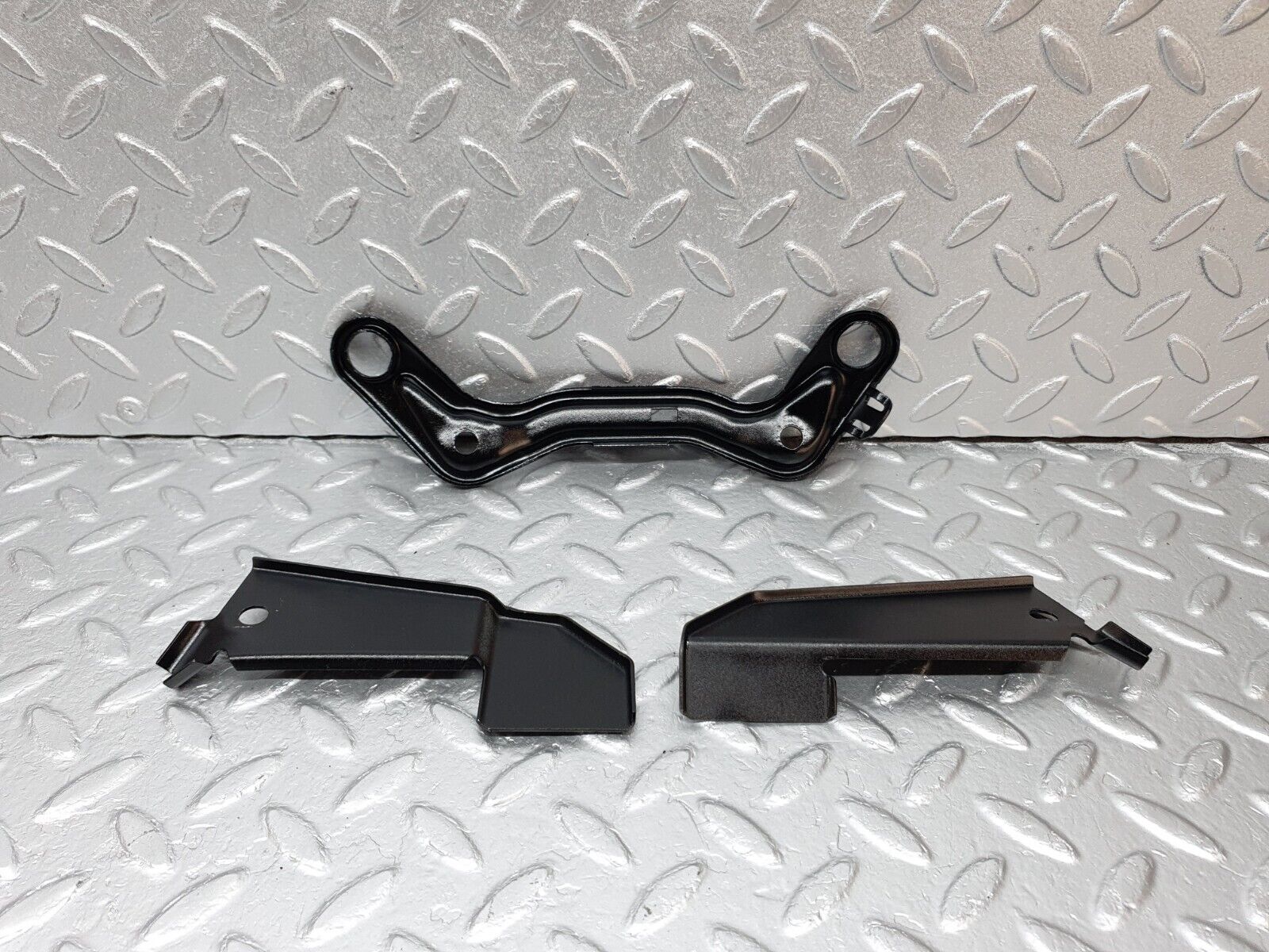 40839 Mercedes-Benz W123 300D Oil Hose Pipe Bracket