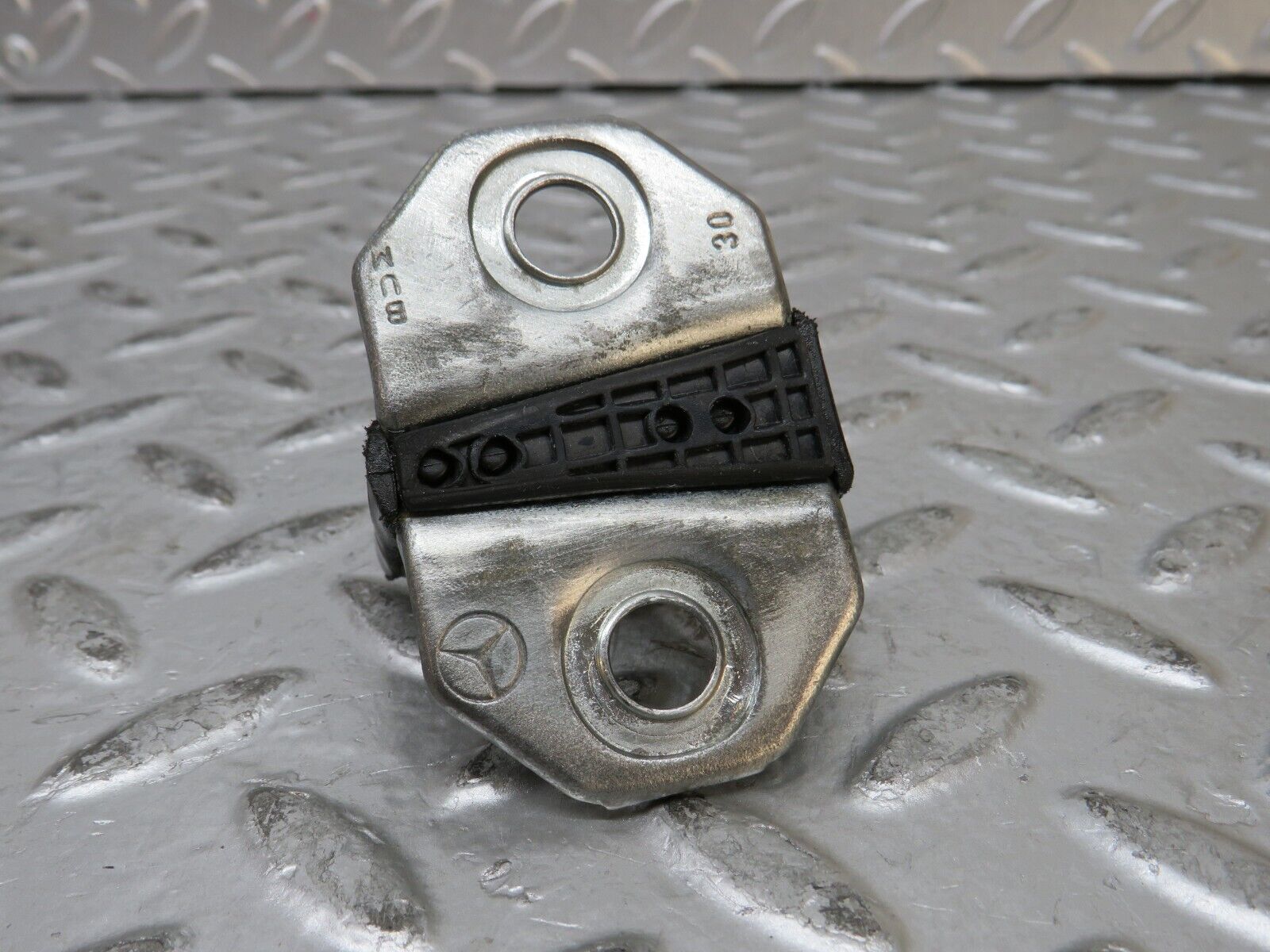 27745 Mercedes-Benz S124 300TE Wagon Door Lock Latch