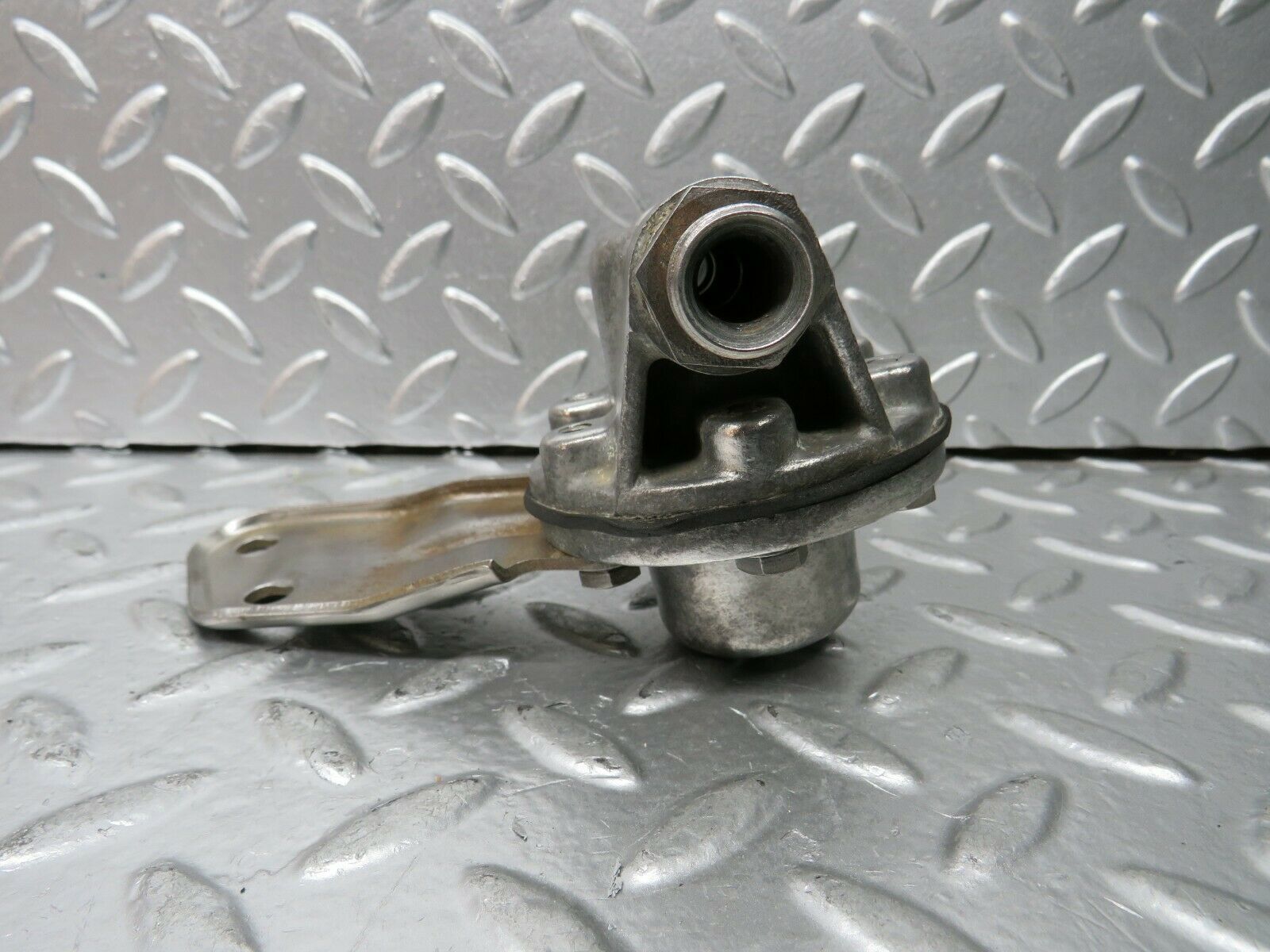 23295 Mercedes-Benz W116 350SE Oil Pressure Damper 1161870196 1161870494