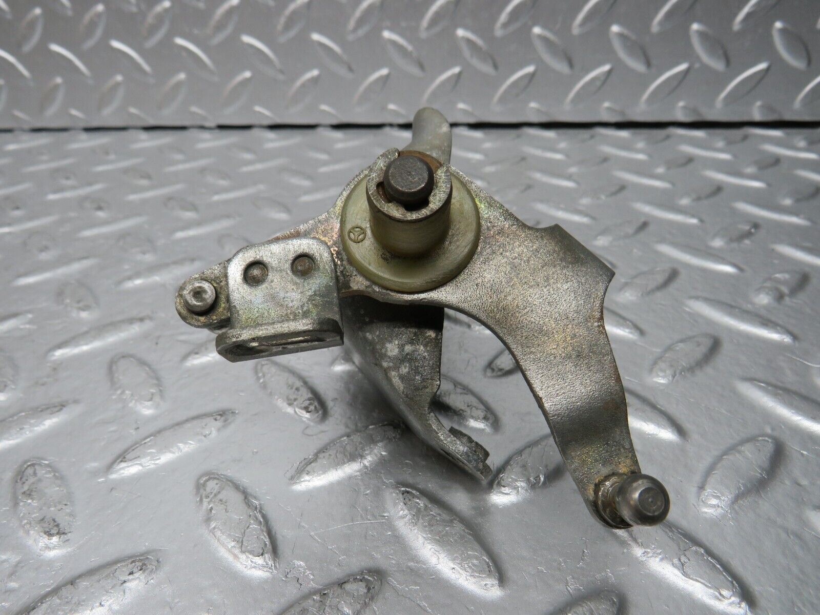 31158 Mercedes-Benz W123 200D Throttle Linkage