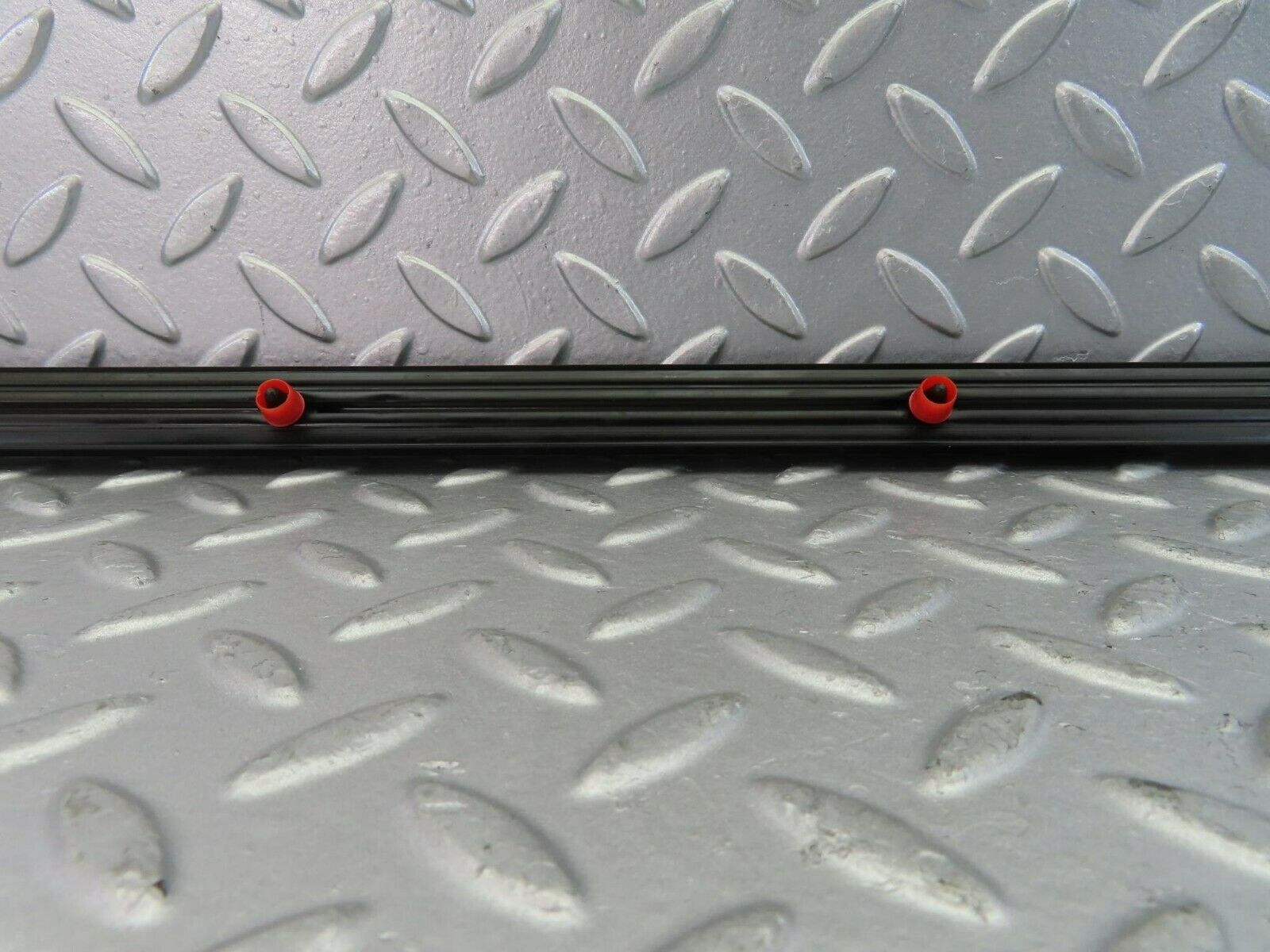 10239 Mercedes-Benz W123 Front Left Door Centre Moulding Trim