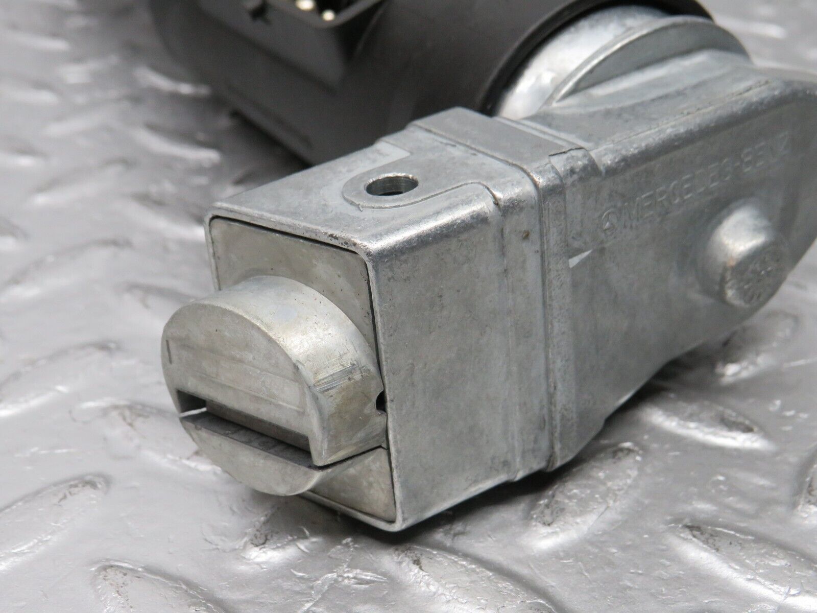 38471 Mercedes-Benz R129 280SL Coupe Steering Lock Ignition Switch With Key