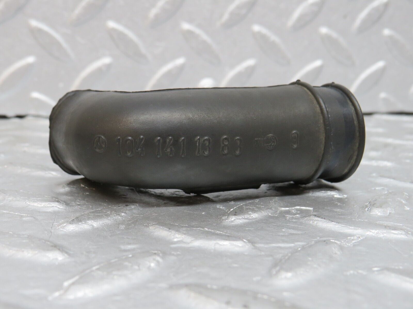 38119 Mercedes-Benz A124 320E Cabriolet Air Pump Hoses 1041411283 1041411383