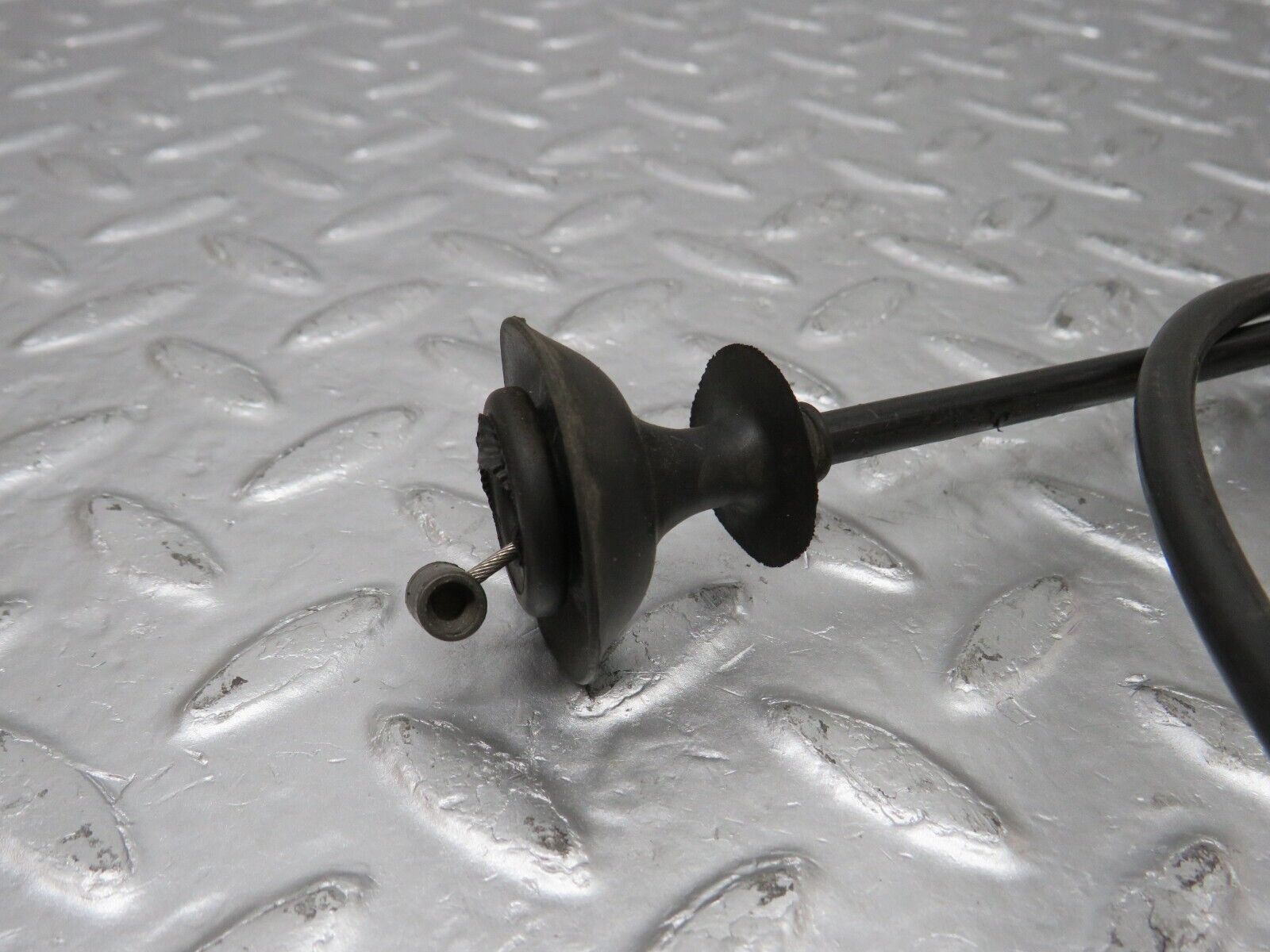 34183 Mercedes-Benz W124 230E Bonnet Release Cable 1239970681