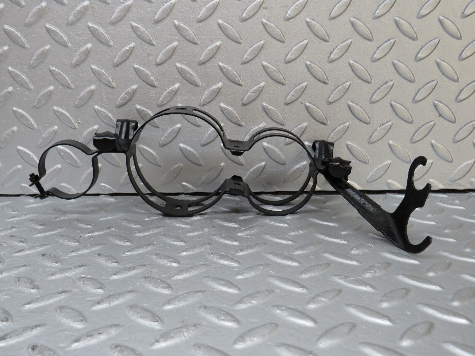 36779 Mercedes-Benz W201 190E 2.0L Fuel Pump Fuel Filter Bracket