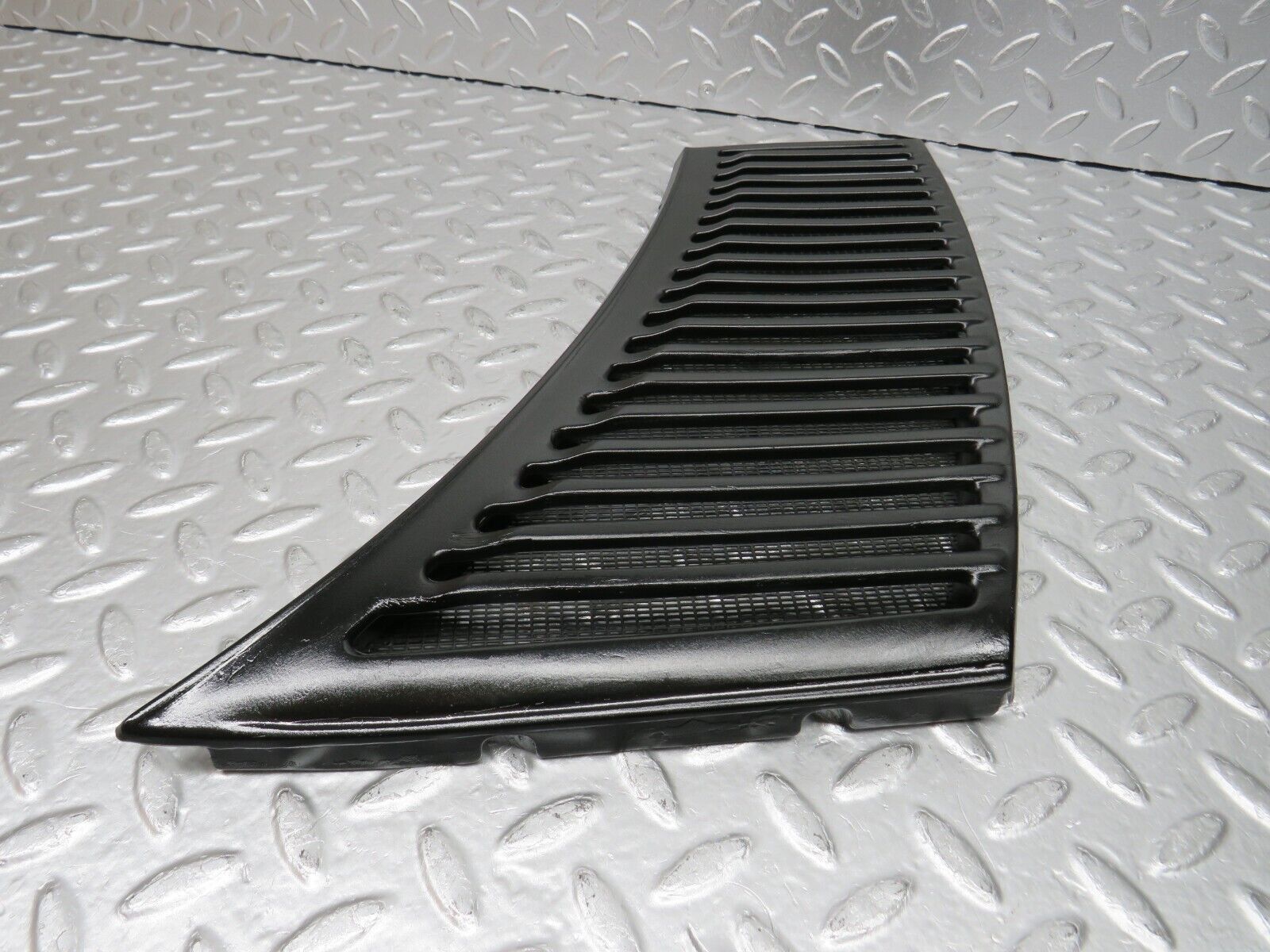 0837 Mercedes-Benz C107 350SLC Coupe Air Intake Grill Right Side