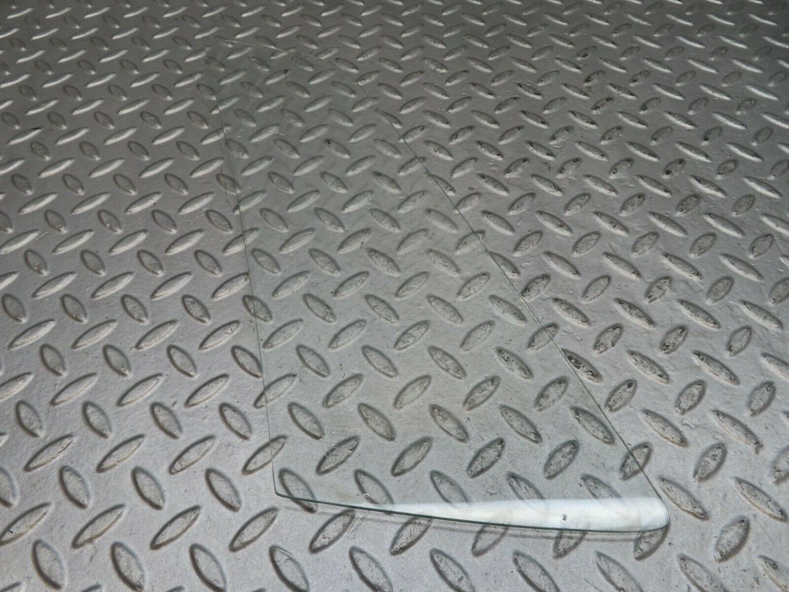 16587 Mercedes-Benz C107 380SLC Rear Right Quarter Window Glass