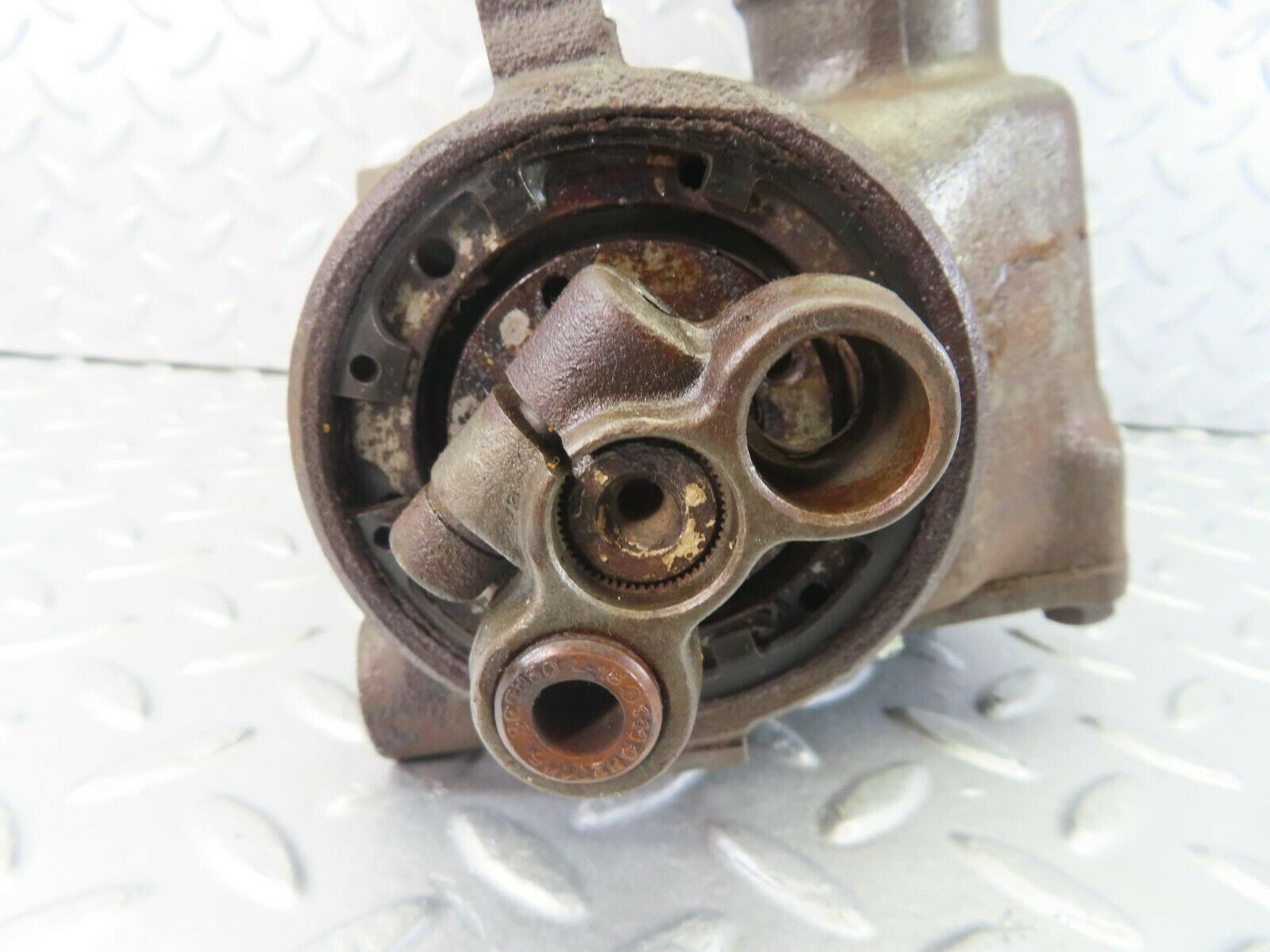 8912 Mercedes-Benz W115 Steering Box 1154610801