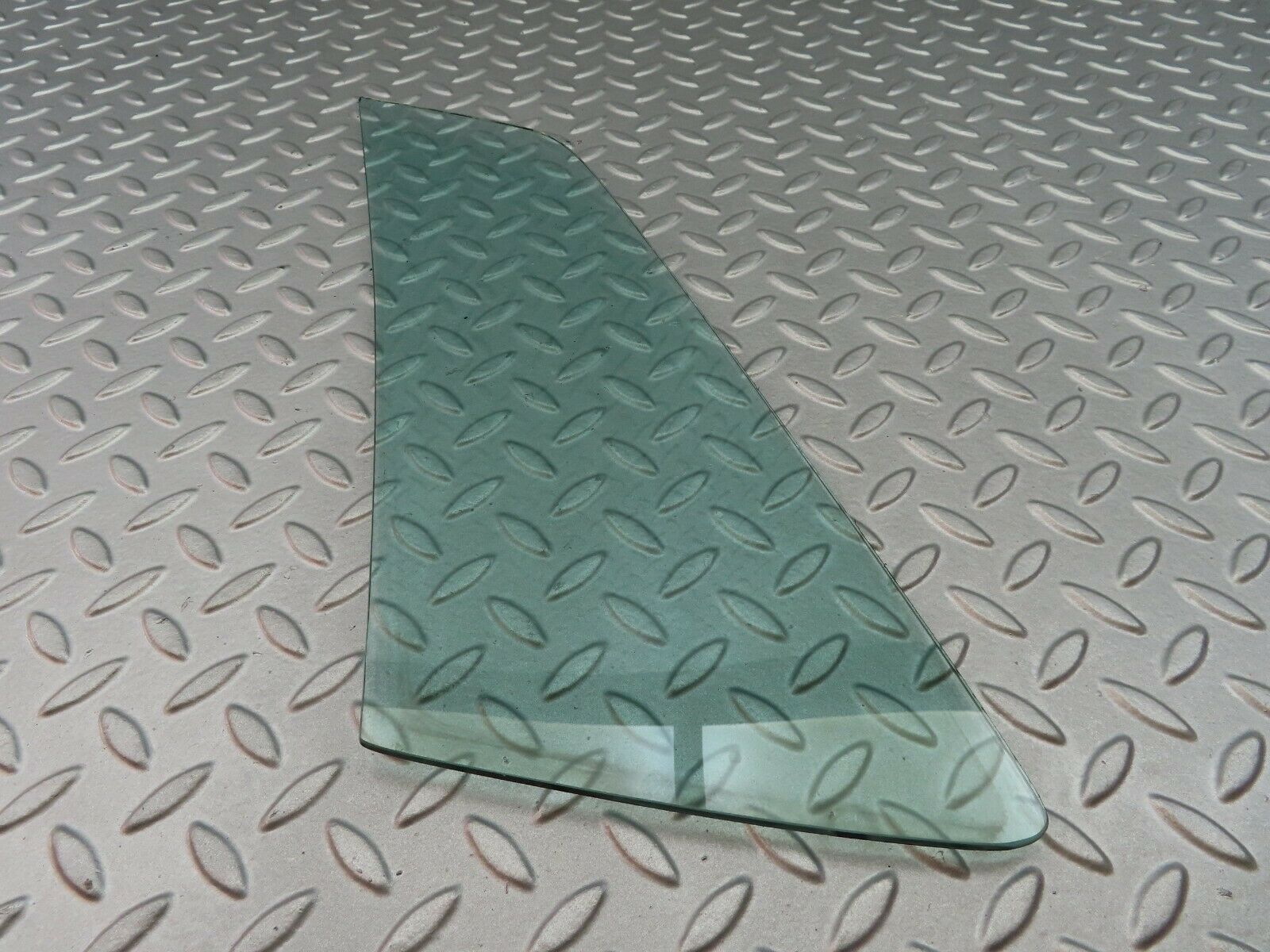 6922 Mercedes-Benz C107 350SLC Coupe Rear Right Quarter Window Glass