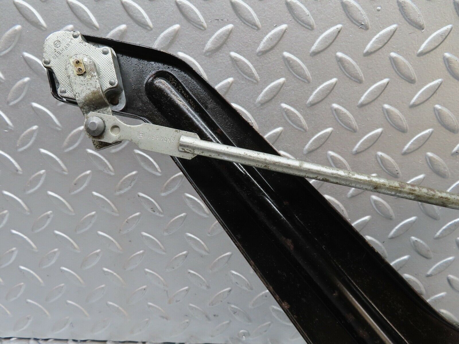 18957 Mercedes-Benz W121 190b Ponton Wiper Motor With Linkage